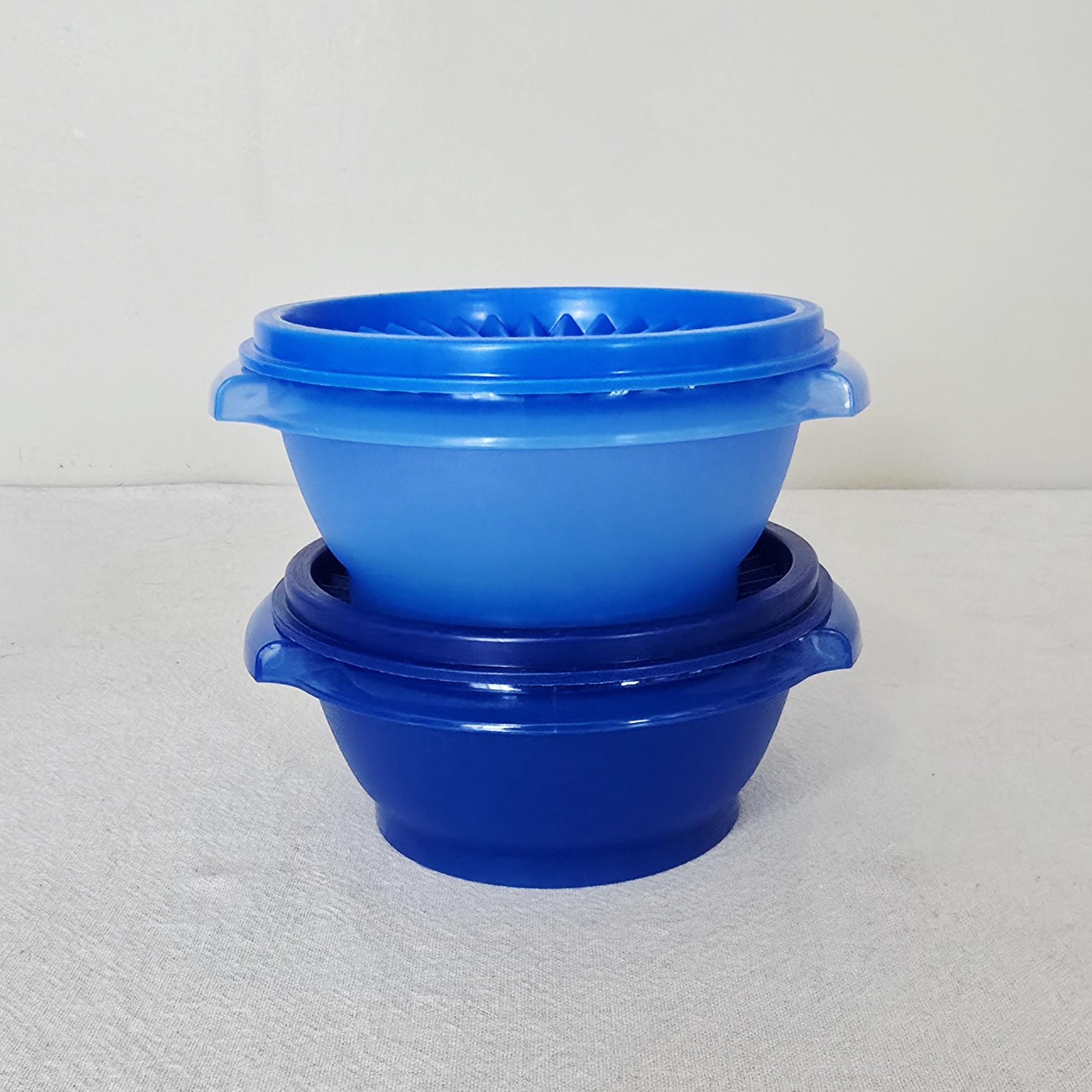 Tupperware Servalier Bowls 1 1/4 Cup With Seals Set Of 2
