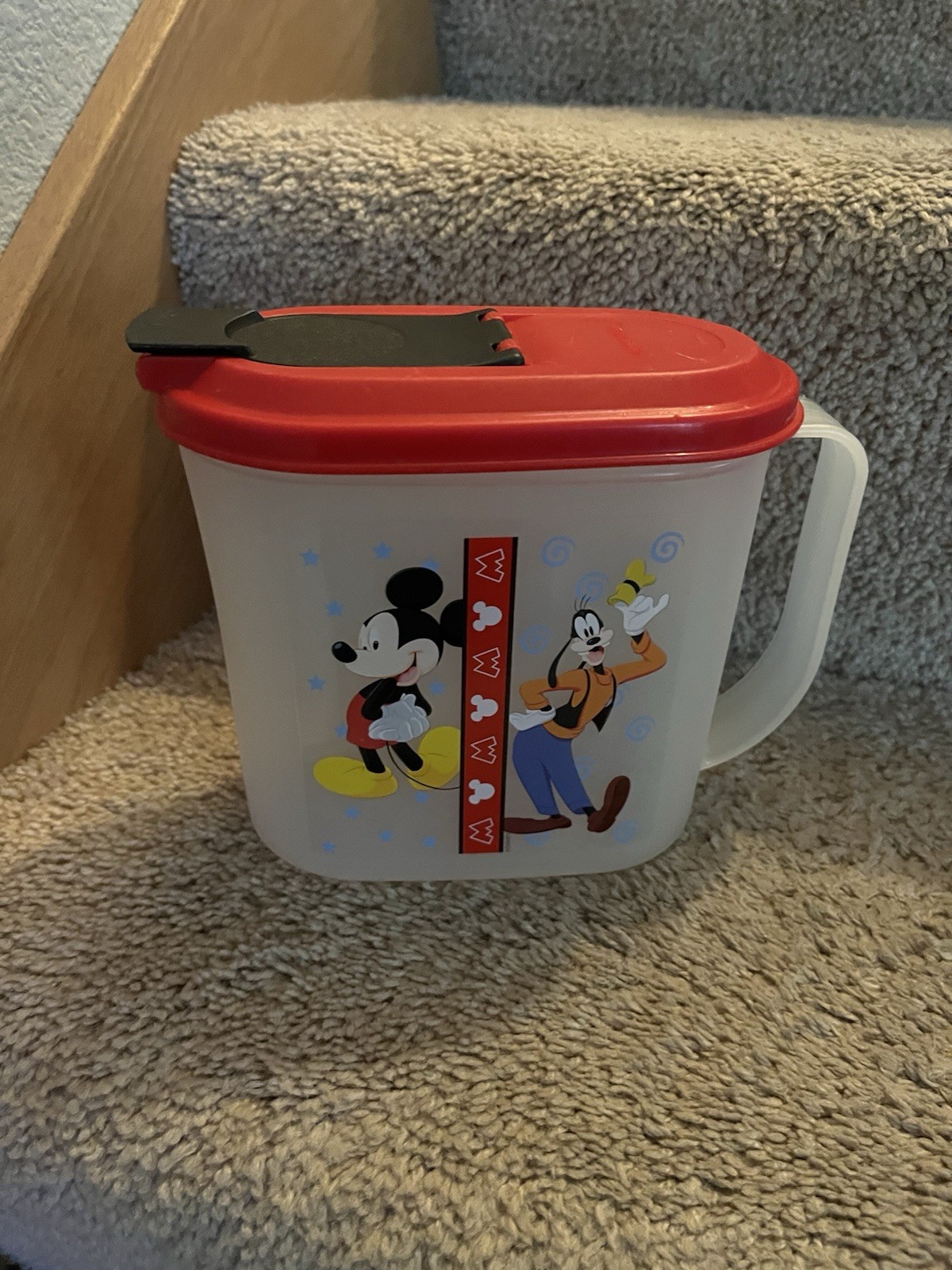 Disney Mickey Mouse & Goofy 2 qt Clear Plastic Pitcher w/ Red Vented Lid