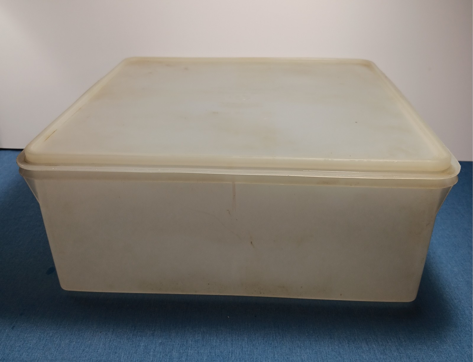 Tupperware Vintage Square-Keeper Food Storage Container w/ Lid 11.5 in Square