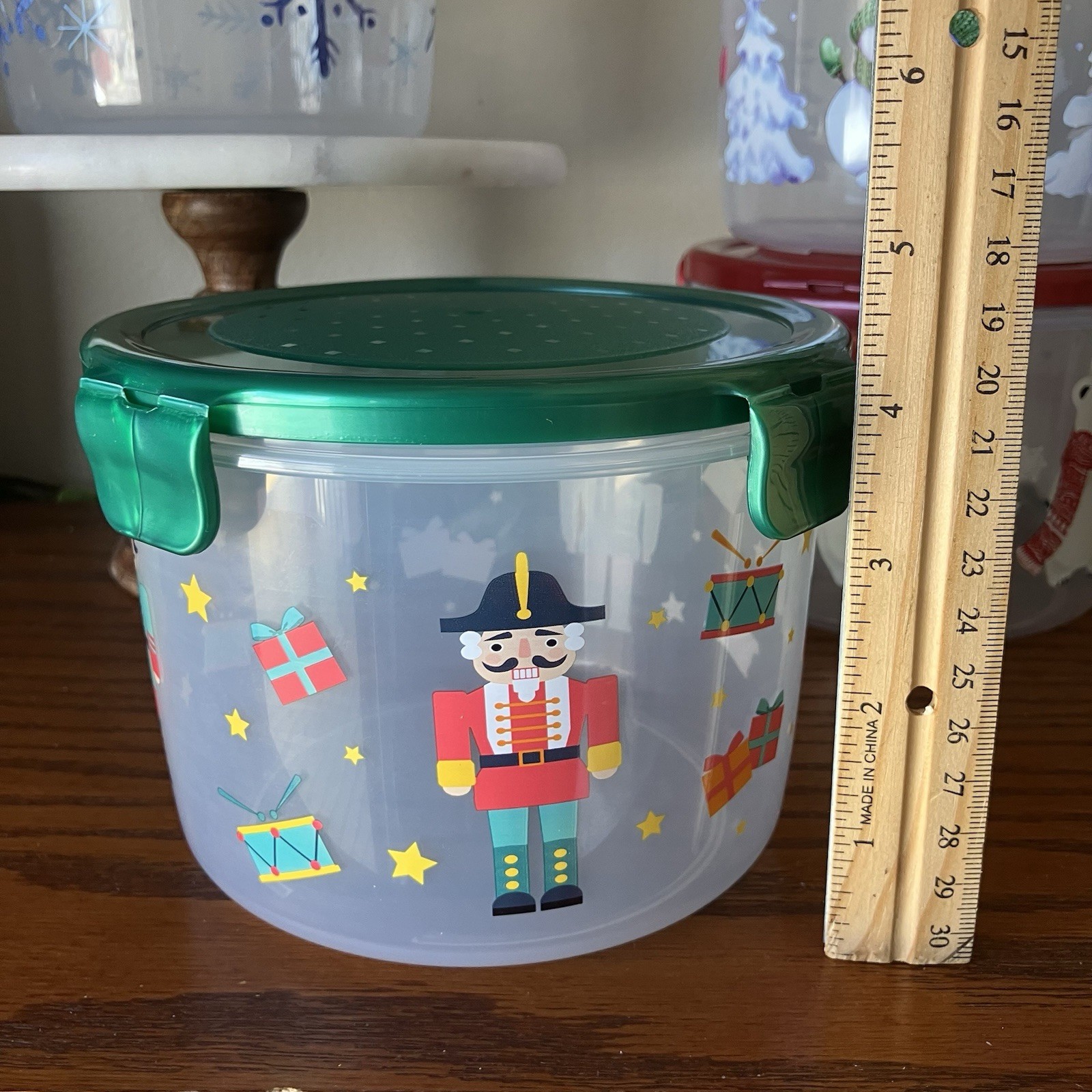 Lock & Lock Set of 4 Holiday Food Storage Containers 44 Ounce Size Multicolor
