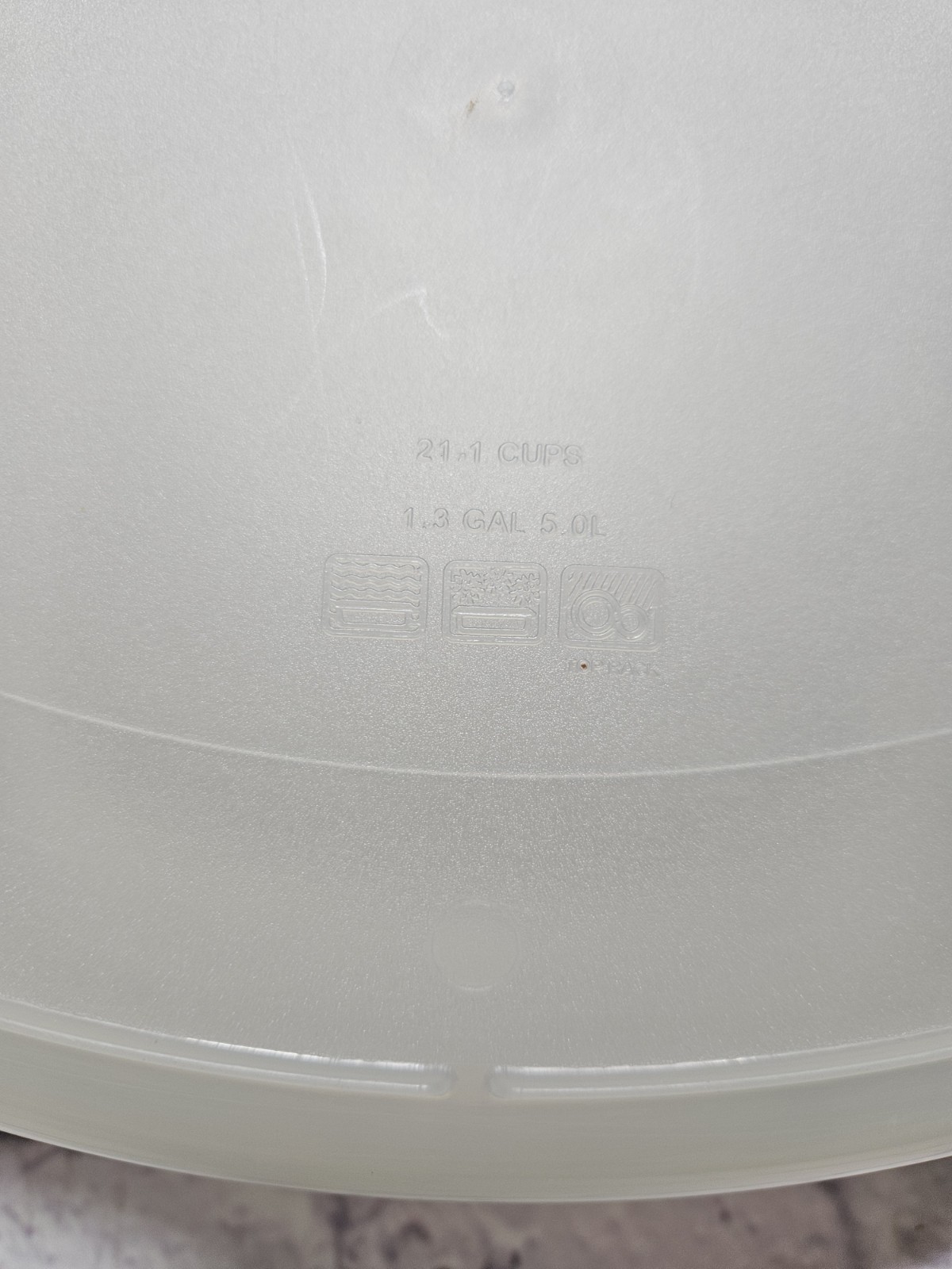 VTG Rubbermaid Large Square Container “C”-21.1 Cups (1.3 Gal) Sheer w Silver Lid