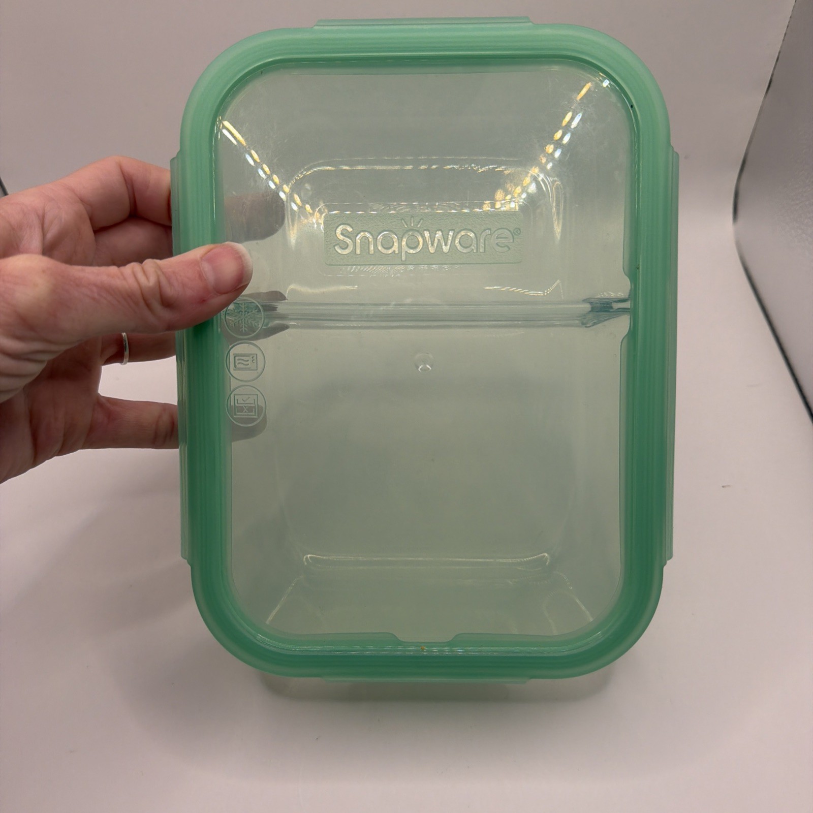 Pyrex Snapware 4-cup Divided Glass Food Storage Container with Green Lid