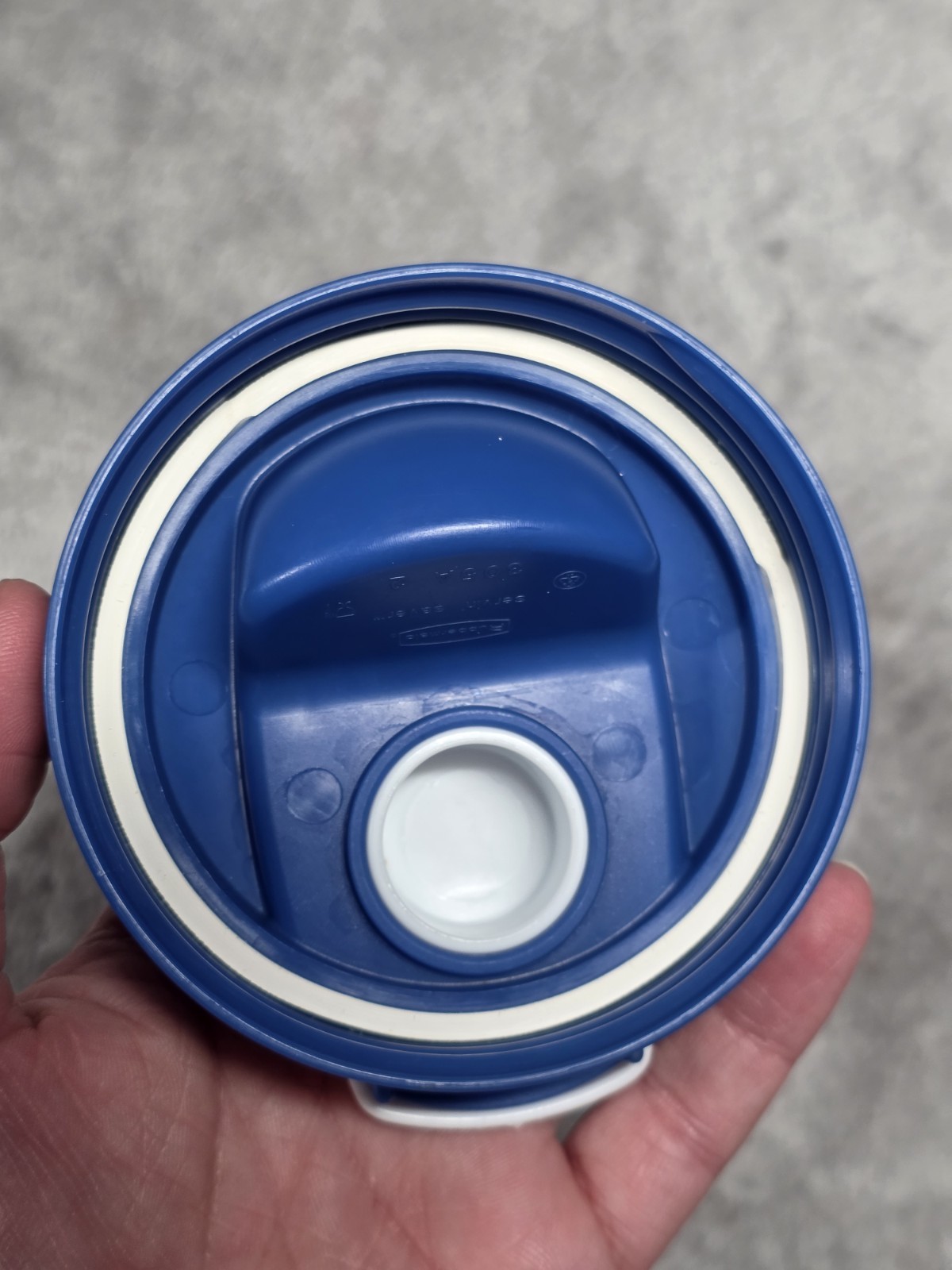 90s Rubbermaid Servin’ Saver 1 Gallon Beverage Container Jug Blue Flip Top Lid