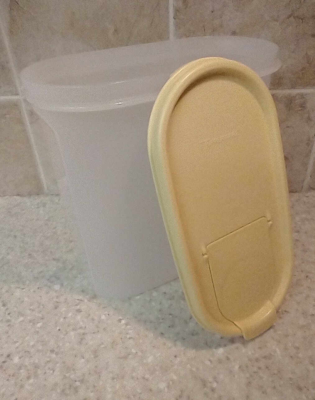 Tupperware Modular Mate Sheer 1613 w/Yellow Pour Lid 7 1/4 Cups Container 1.7l