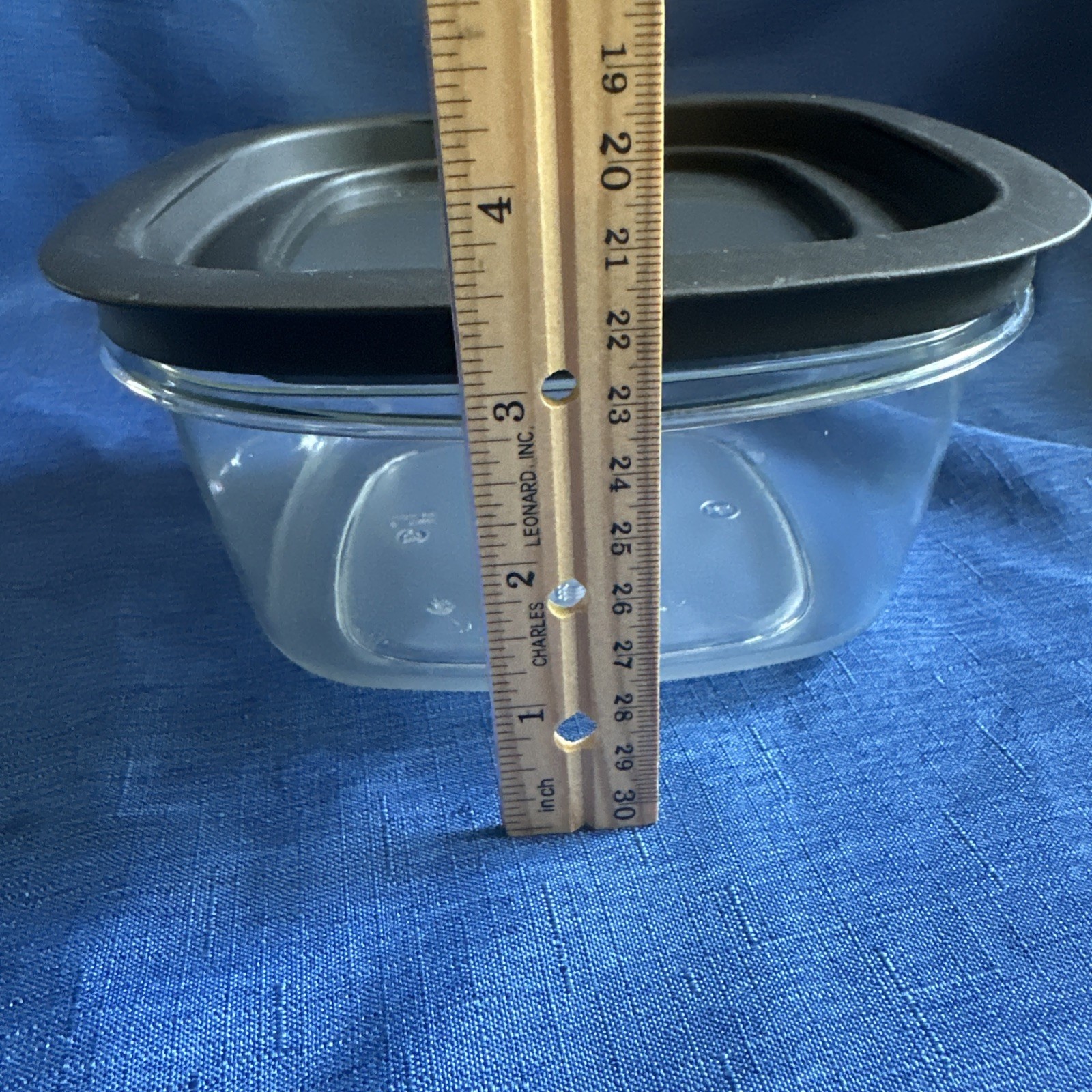 Rubbermaid Premier 5 Cup Food Storage Container Clear Black Lid FG 7H77 Inv#247