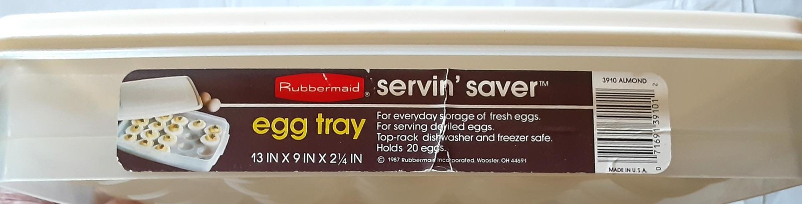 RUBBERMAID Servin’ Saver 20-Count Egg Tray #3910 Almond