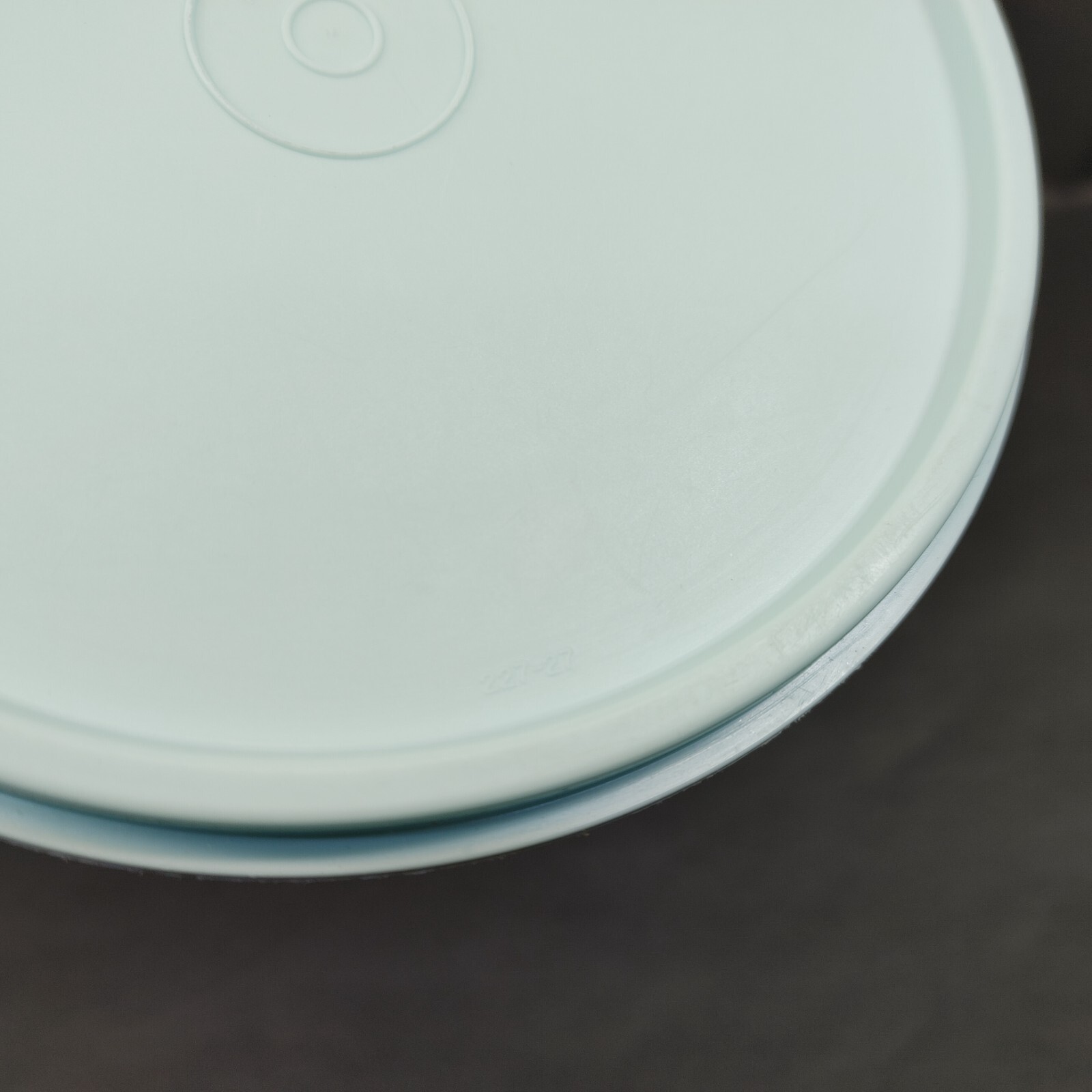 Tupperware 227-27 Replacement Lid Light Aqua Blue Round 6″ Interior C Tab