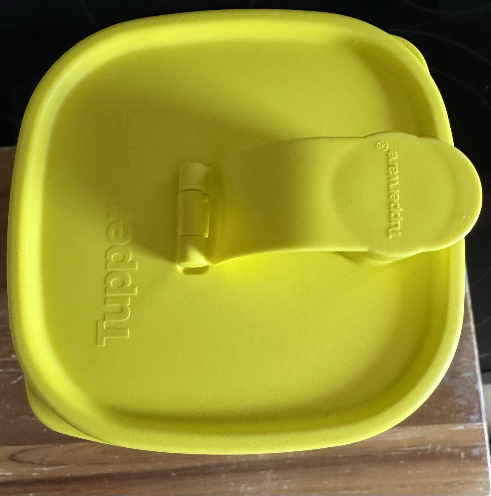 Tupperware Slim Line Pitcher 2.0L Clear Yellow Airtight 3pc with Strainer