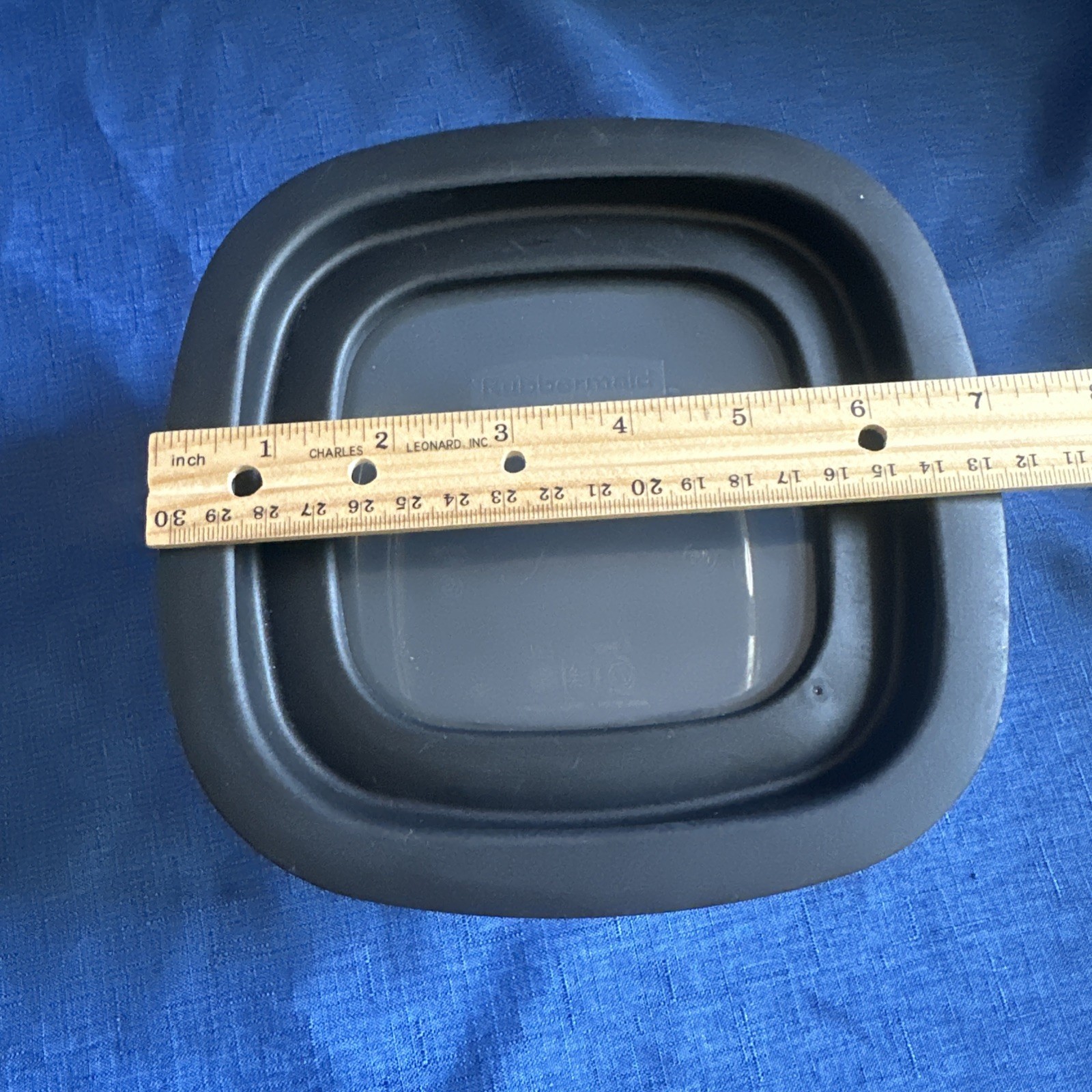 Rubbermaid Premier 5 Cup Food Storage Container Clear Black Lid FG 7H77 Inv#247