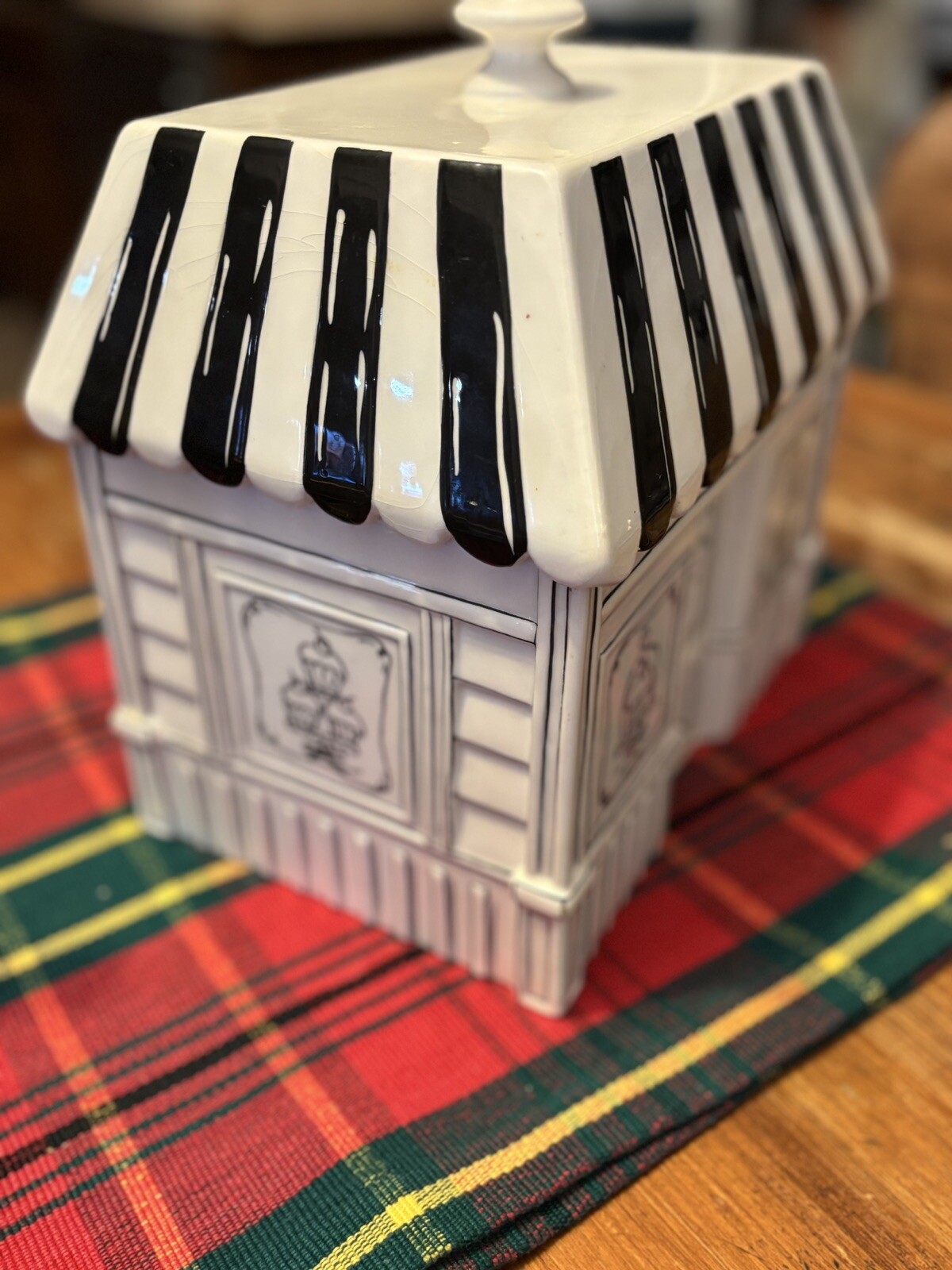 Bath & Body Works 2014 Sweet Shop Cookie Jar Black and White Excellent Condition