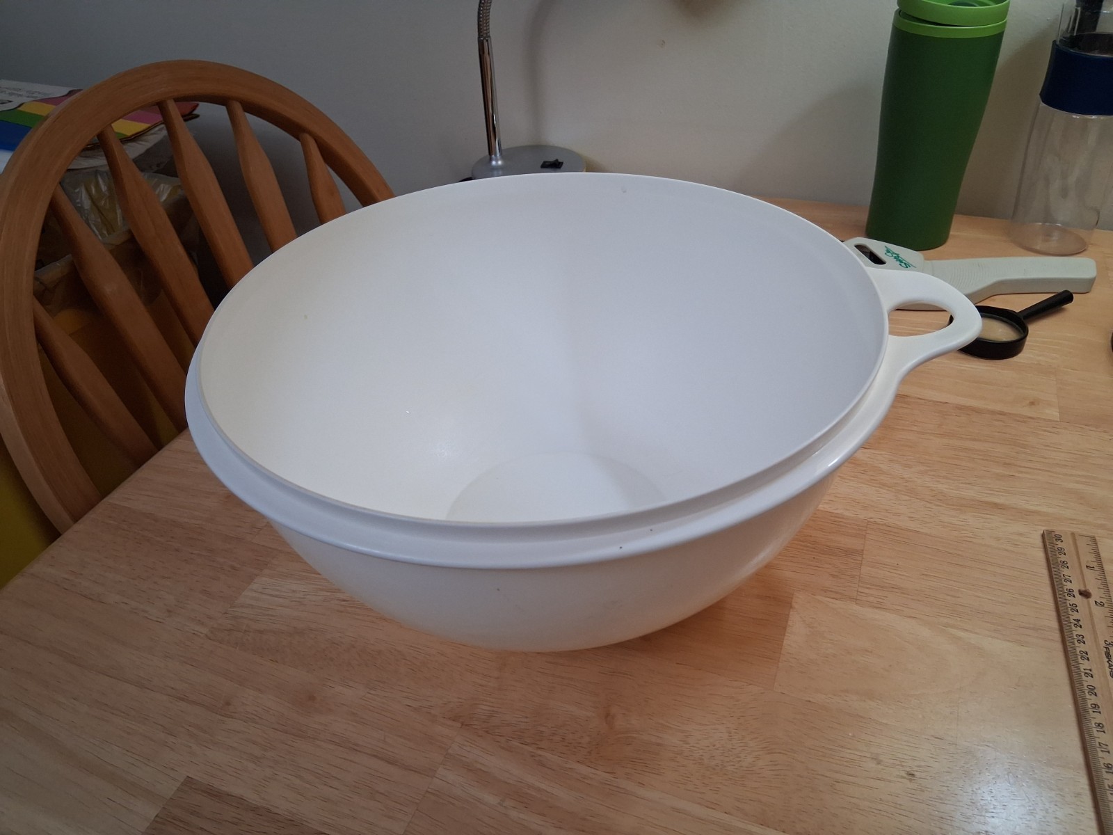 Tupperware Thatsa Bowl – 32 Cup White Bowl #2539