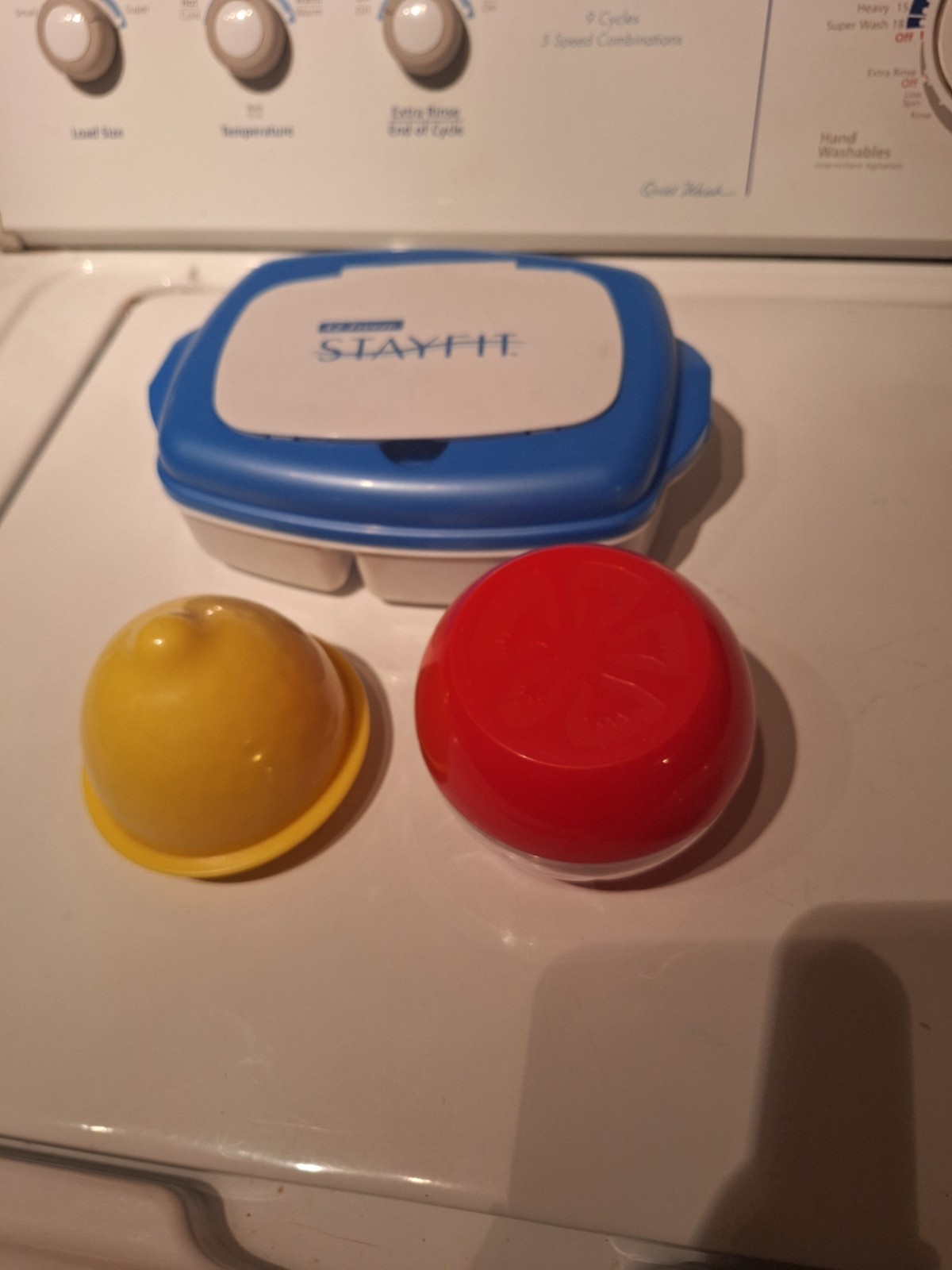 EZ Freeze STAYFIT Lunch Box Plus 2 extra containers for Tomatoes and Lemon