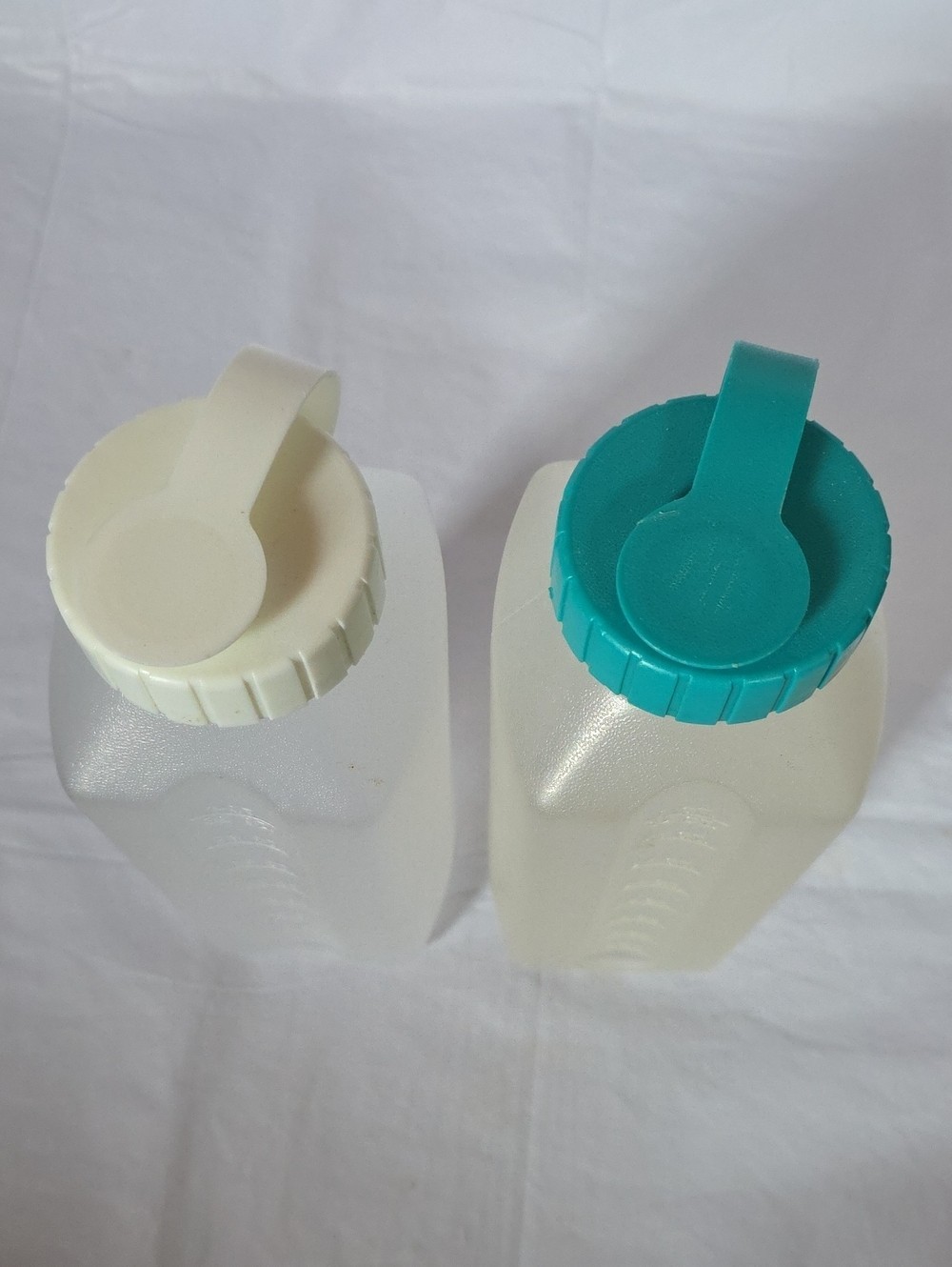 Rubbermaid Lot of 2 VTG Servin’ Saver Leakproof Bottles Flip Top 1 QT/32 oz 2467
