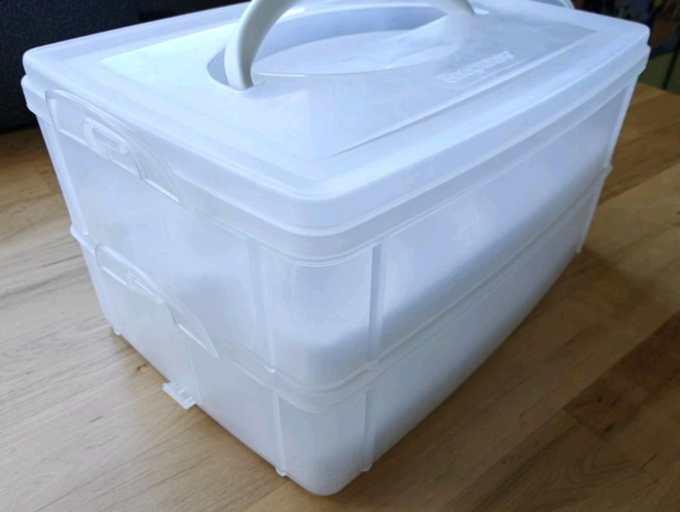Snap ‘n Stack Portable Storage Carrier With Lid For Eggs Snapware