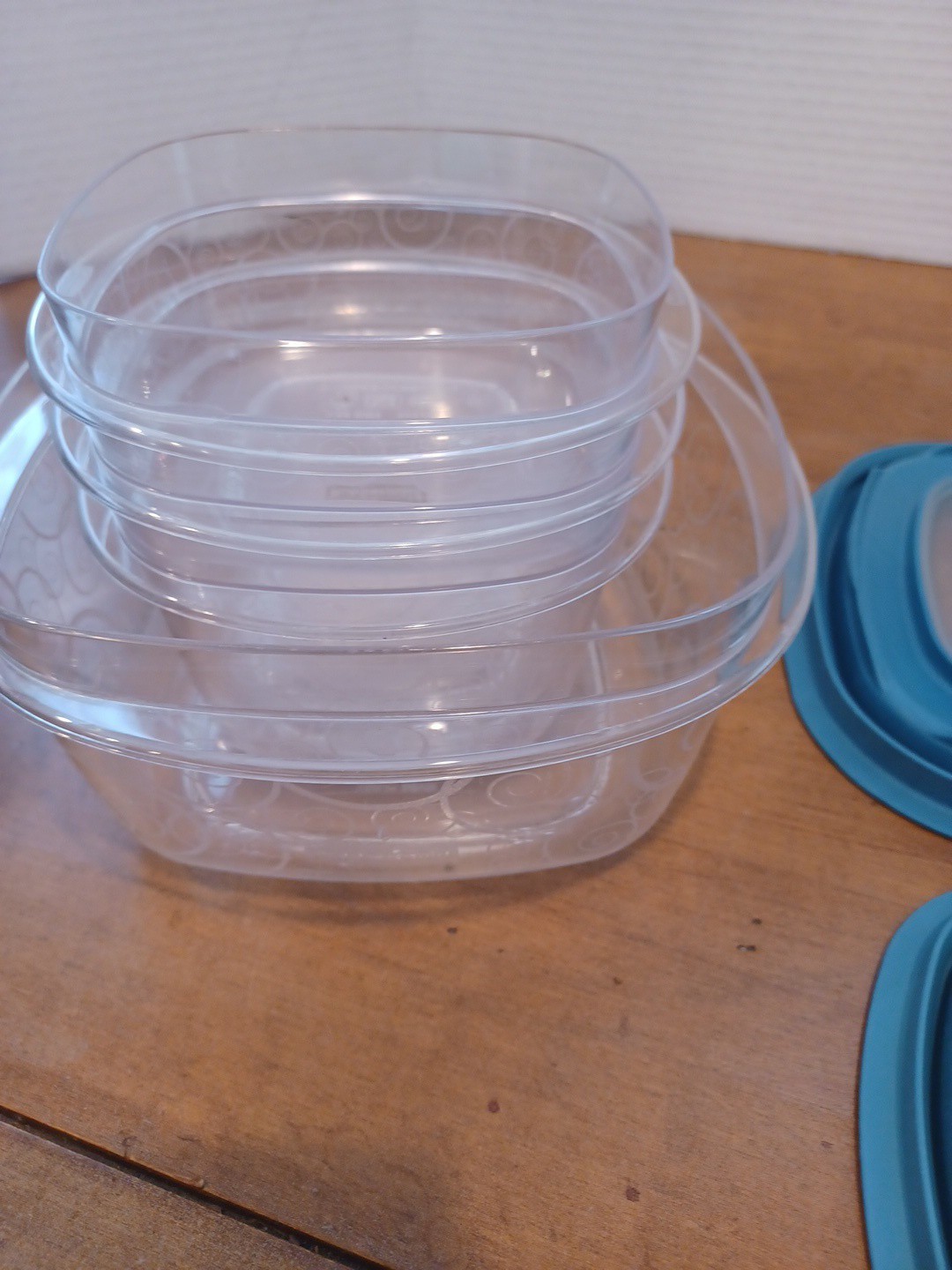 4 Rubbermaid Premier Swirl Food Storage Containers Lids 5c, 2c, 1.25c Teal Blue