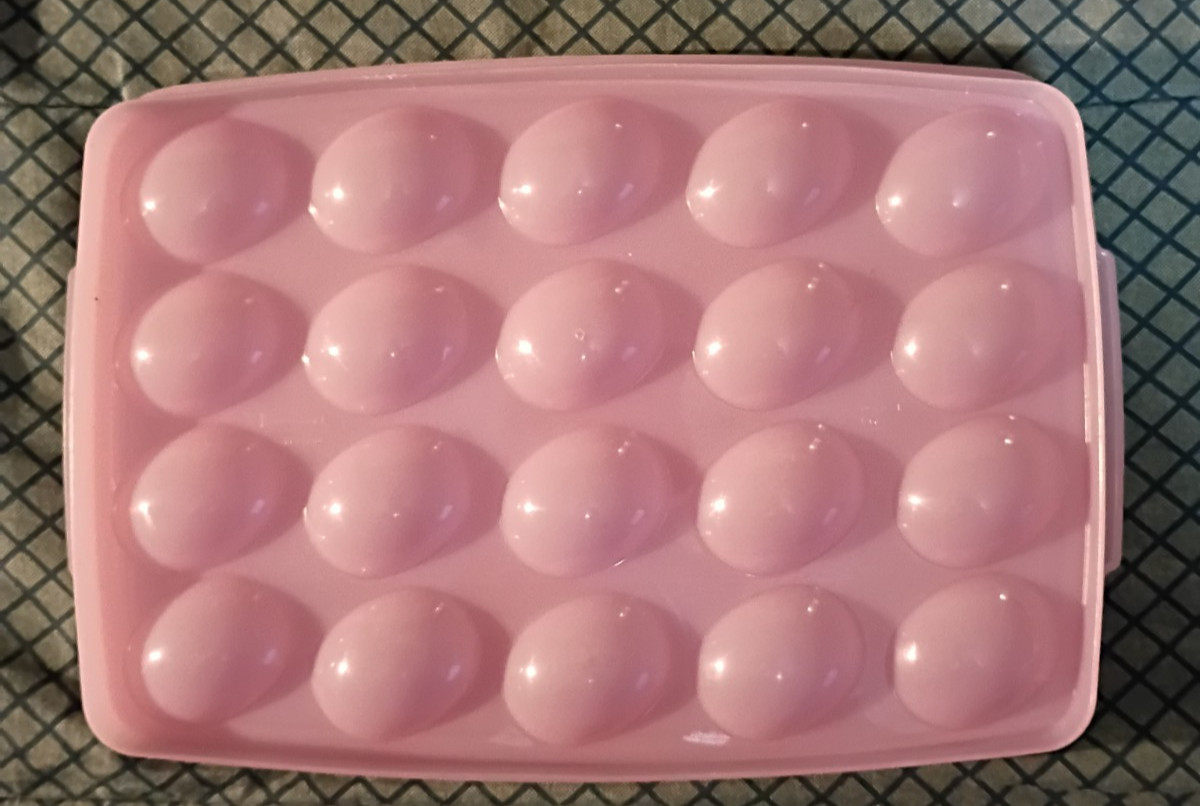 Rubbermaid Servin’ Saver Deviled Egg Keeper Container #0070 #7 Lid