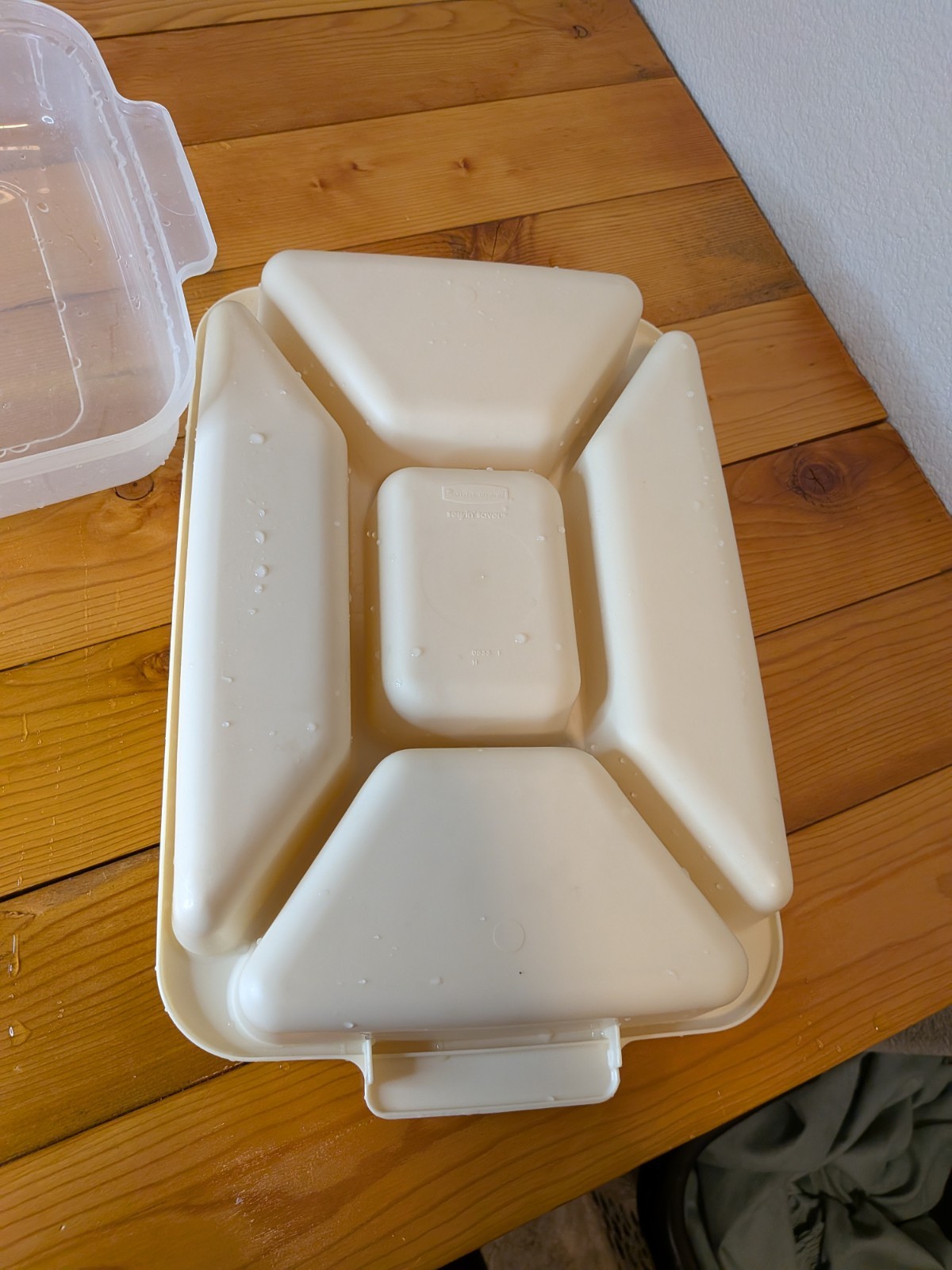 Vintage Rubbermaid Servin Saver 5 Compartment Party Tray Almond Beige 0833 0822