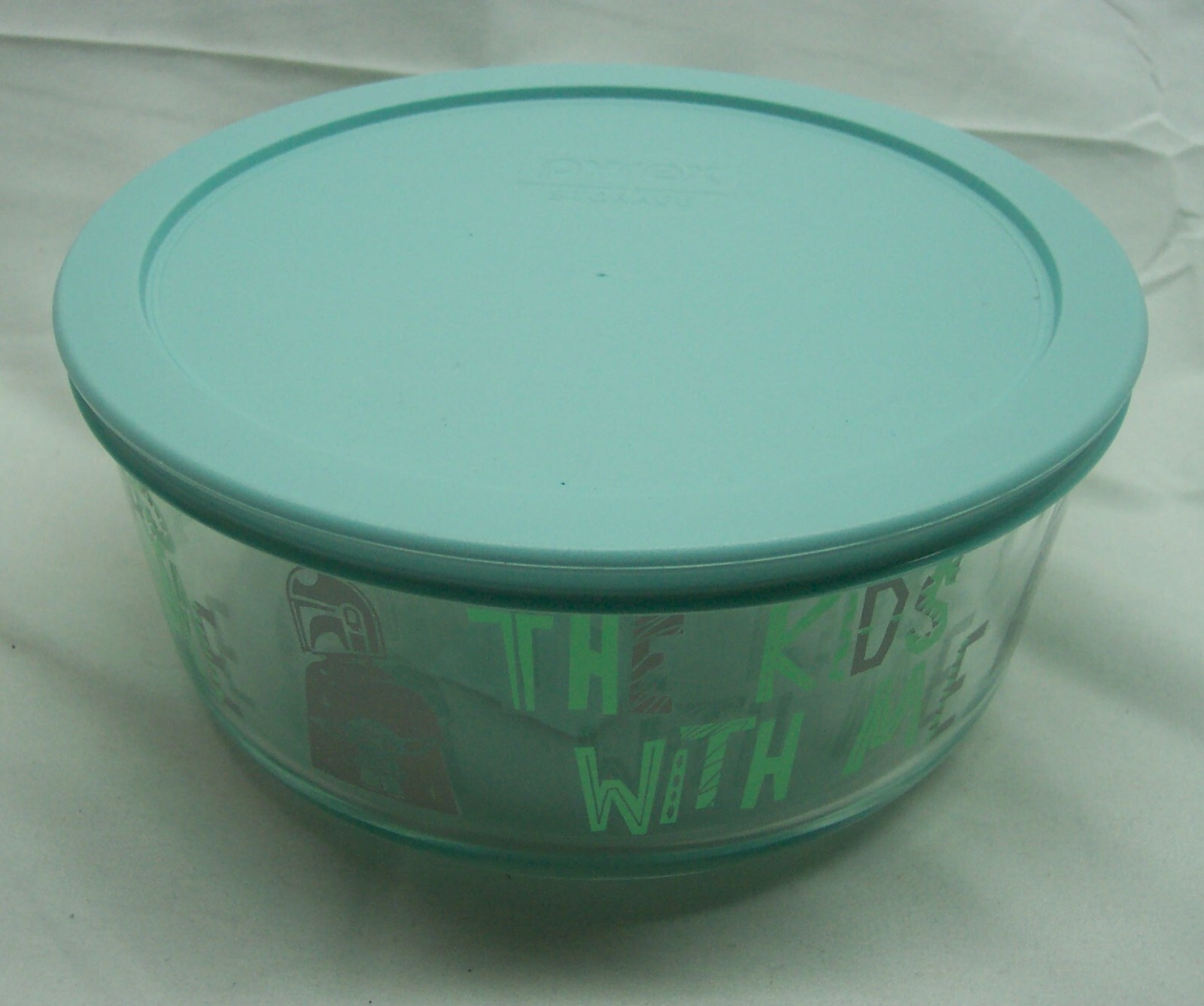 PYREX Star Wars MANDALORIAN & BABY YODA ROUND BOWL W/ LID 7 CUPS NEW