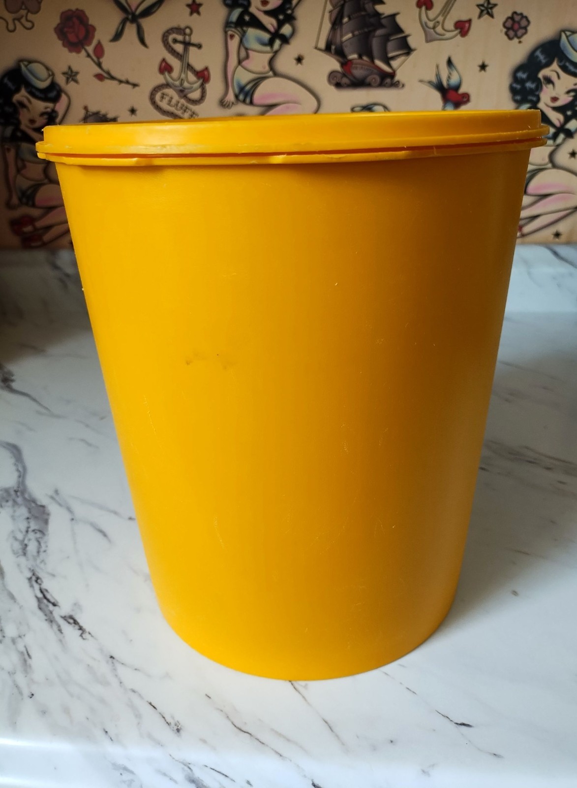 Tupperware 1339 large 6 qt. yellow orange maize Servalier canister