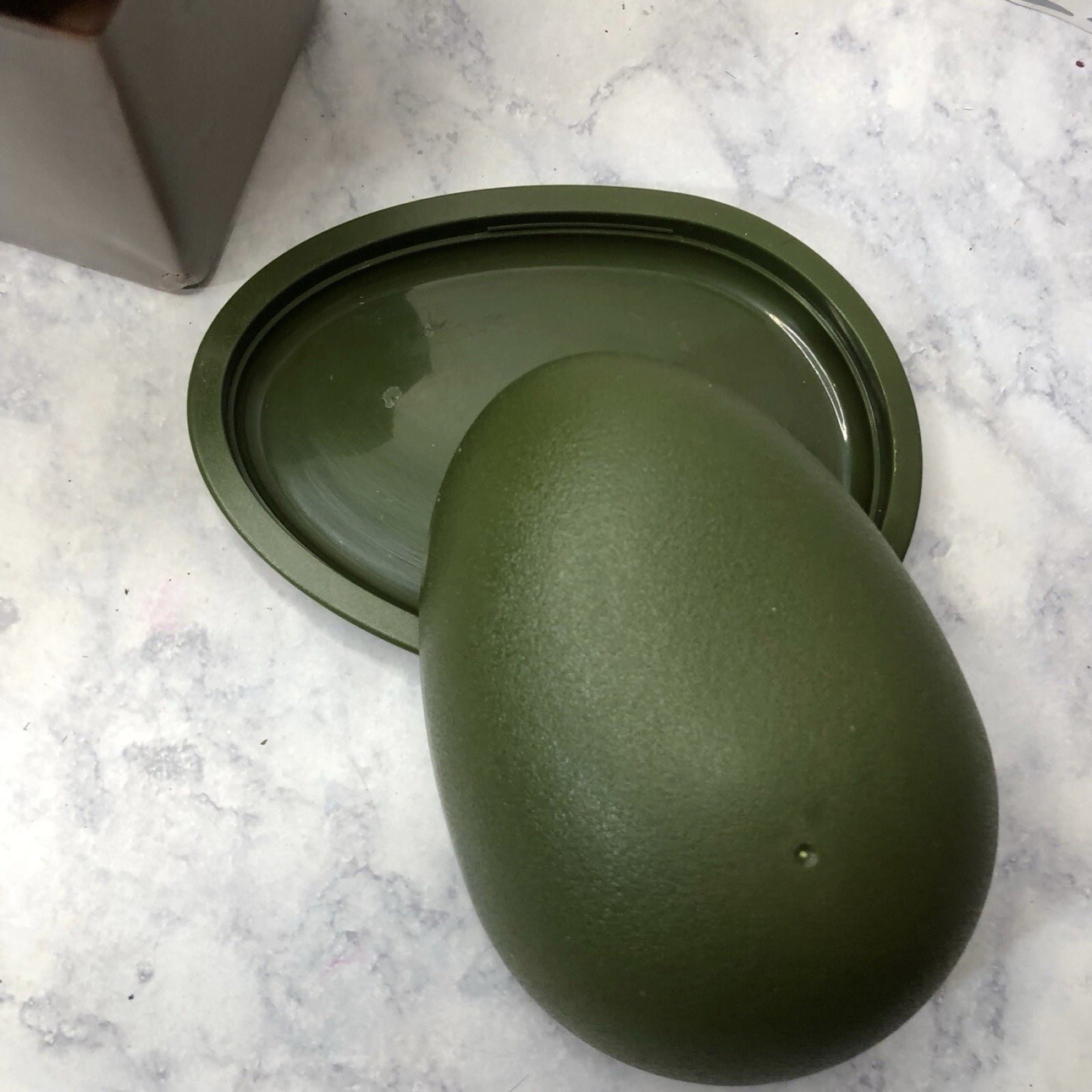 Avocado Pod Saver Keeper Storage BPA free (5″ L x 3.5″ W x 2.5″ H, Joie)
