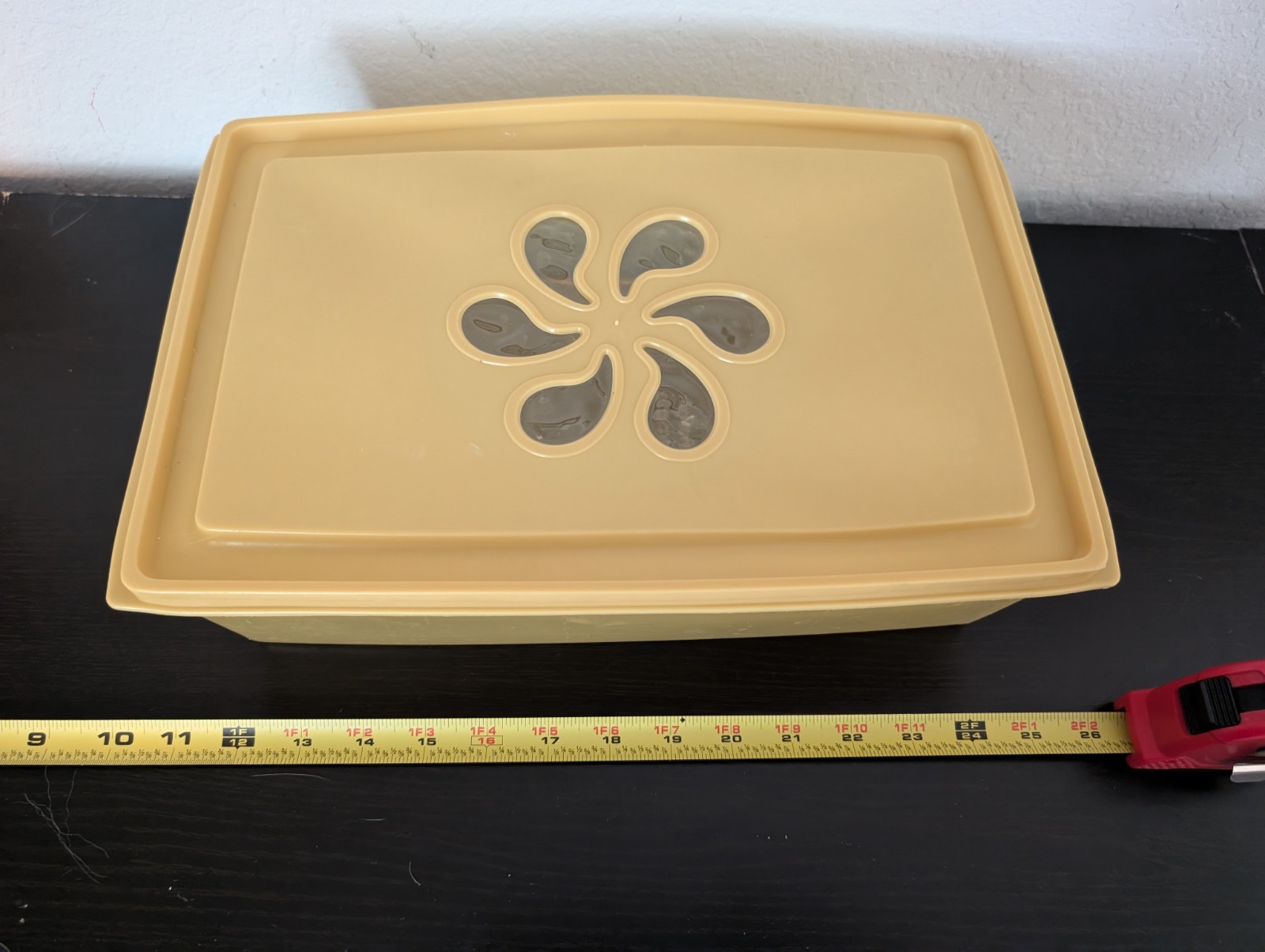 Vintage Rubbermaid Party 6 Quart Container DAISY LID Yellow 1970s