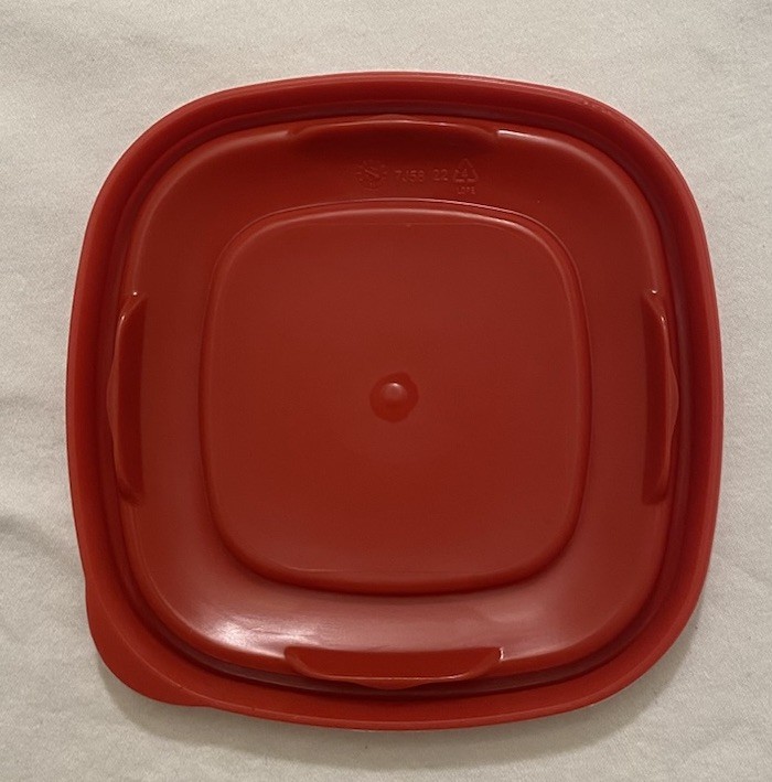 Rubbermaid Storage Container Square 1.25 Cups Easy Find Red Lids #7J56 39 USA