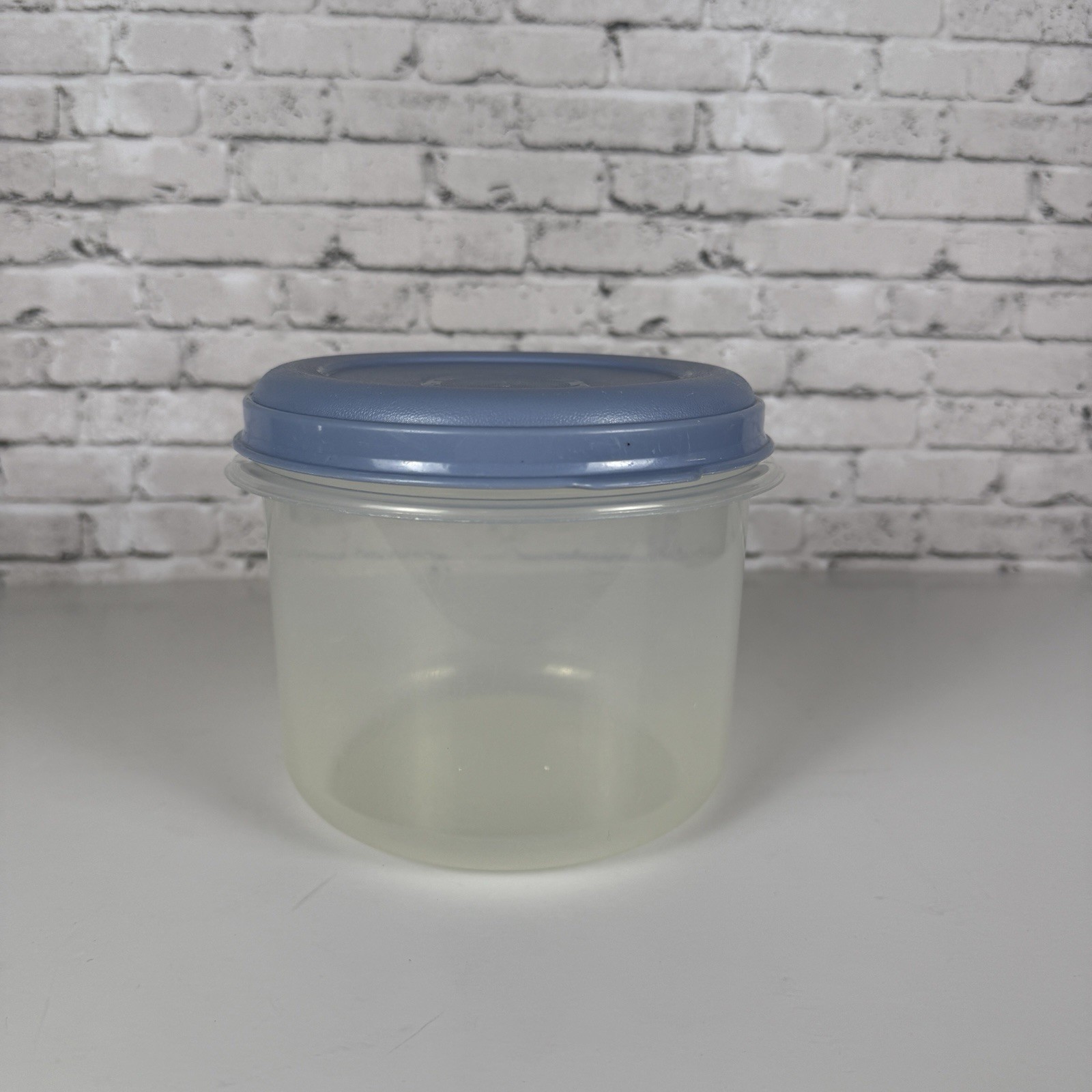 Vintage Rubbermaid Servin’ Saver #8 Round 6 Cup Container Country Blue Lid