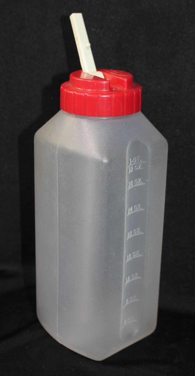 Vintage Rubbermaid Sippin’ Saver Drink Bottle 1 quart 940mL Flip Up Lid w/ STRAW