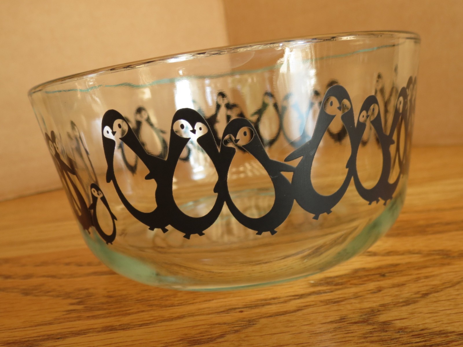 PYREX Limited Edition Penguins 1QT 4 Cup Clear Glass 7201& No Leak Lid