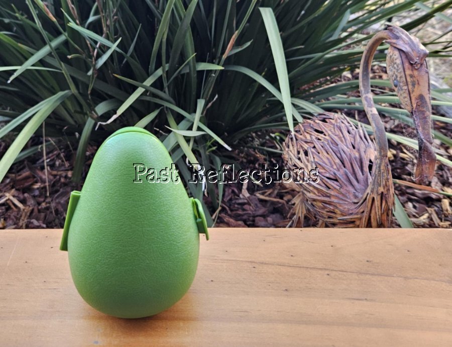TUPPERWARE AVOCADO FORGET ME NOT KEEPER STORER GREEN