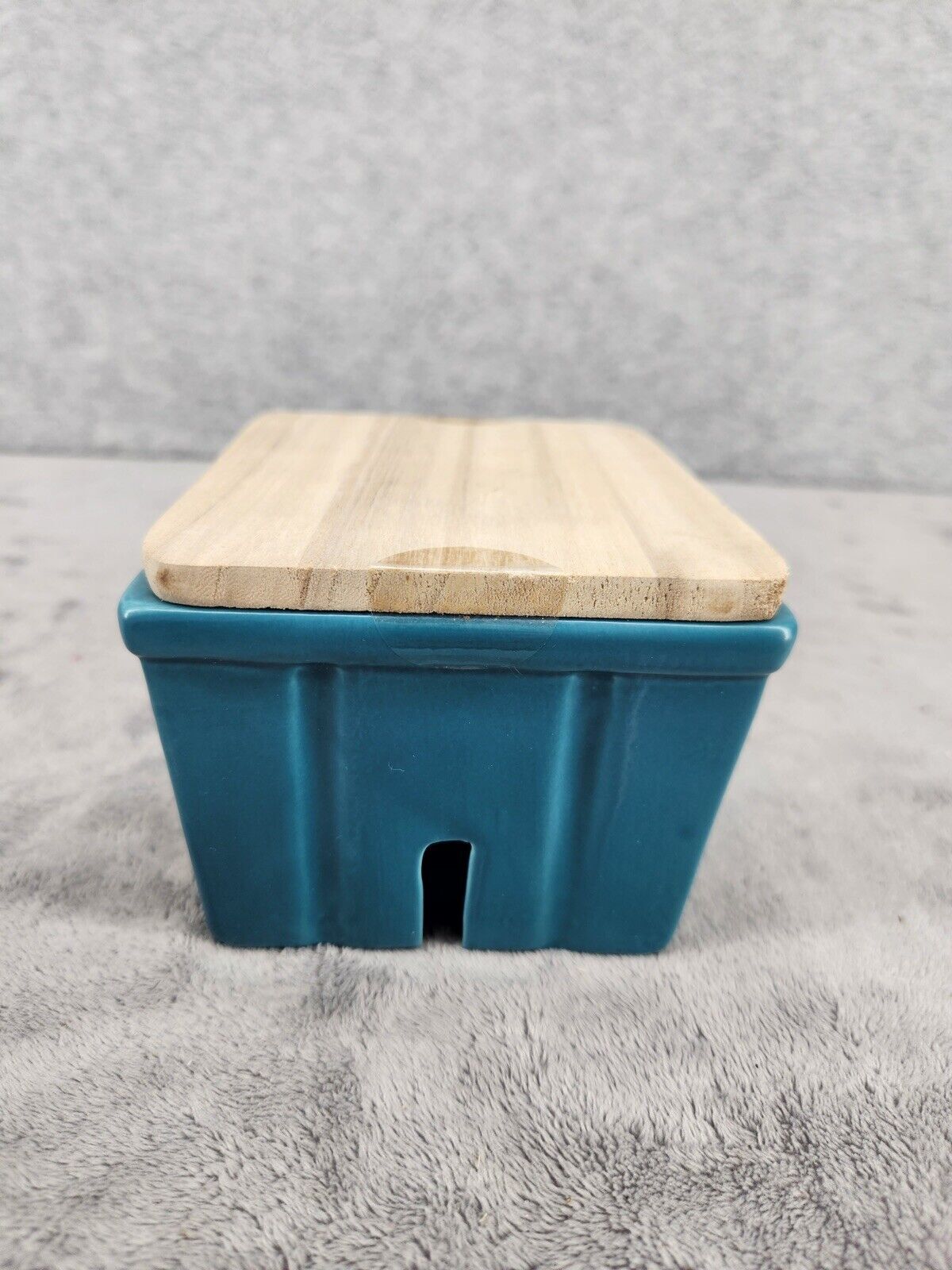 IQ Accessories Porcelain Food Storage With Wood Cover Teal Blue 3x4x5