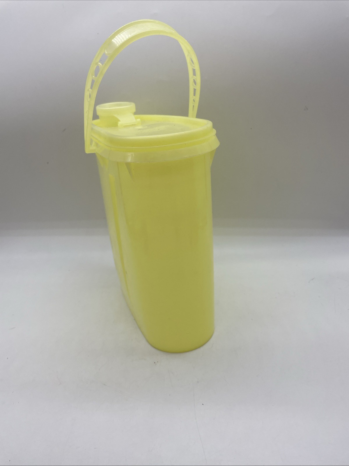 Tupperware Yellow Modular Oval Container Pour Spout Lid Handle 7 Cup Vintage