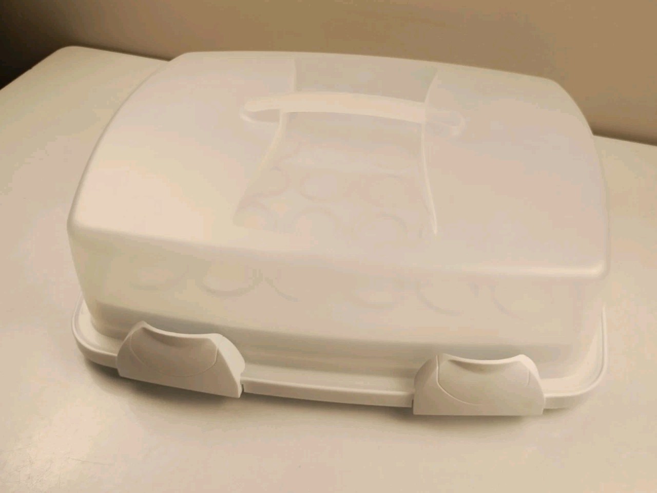 WILTON – Sheet Cake and Cupcake Carrier 3 in 1 Caddy – Plastic – White