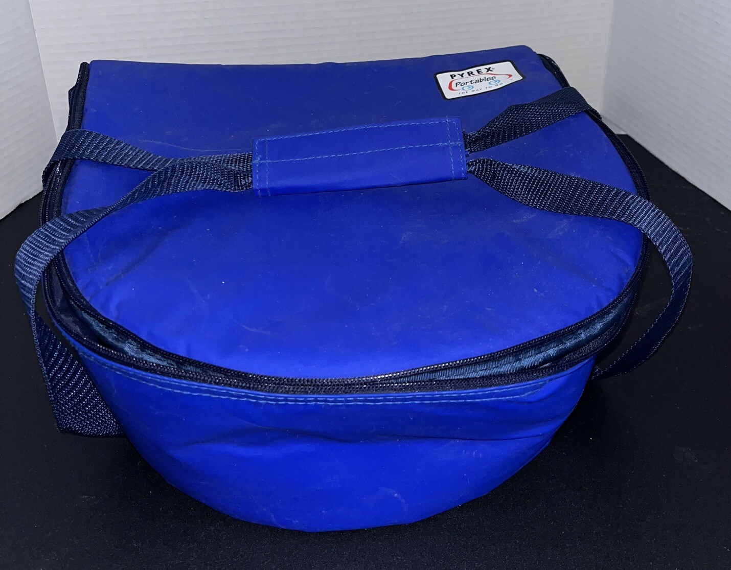 Pyrex Portables The Way To Go Semi Round Insulated Blue Carrying Case