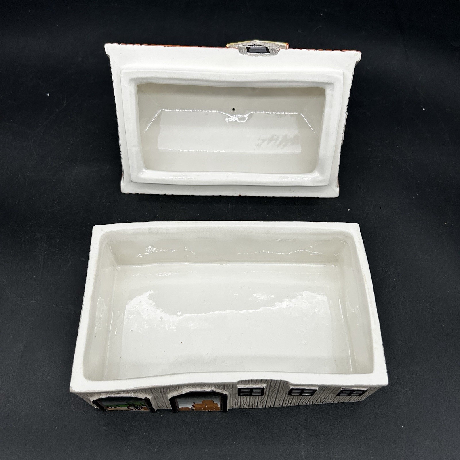 Figi’s Gifts COLLECTIBLE BARN 2017 – 2 Piece – 6.5” x 4” x 6”