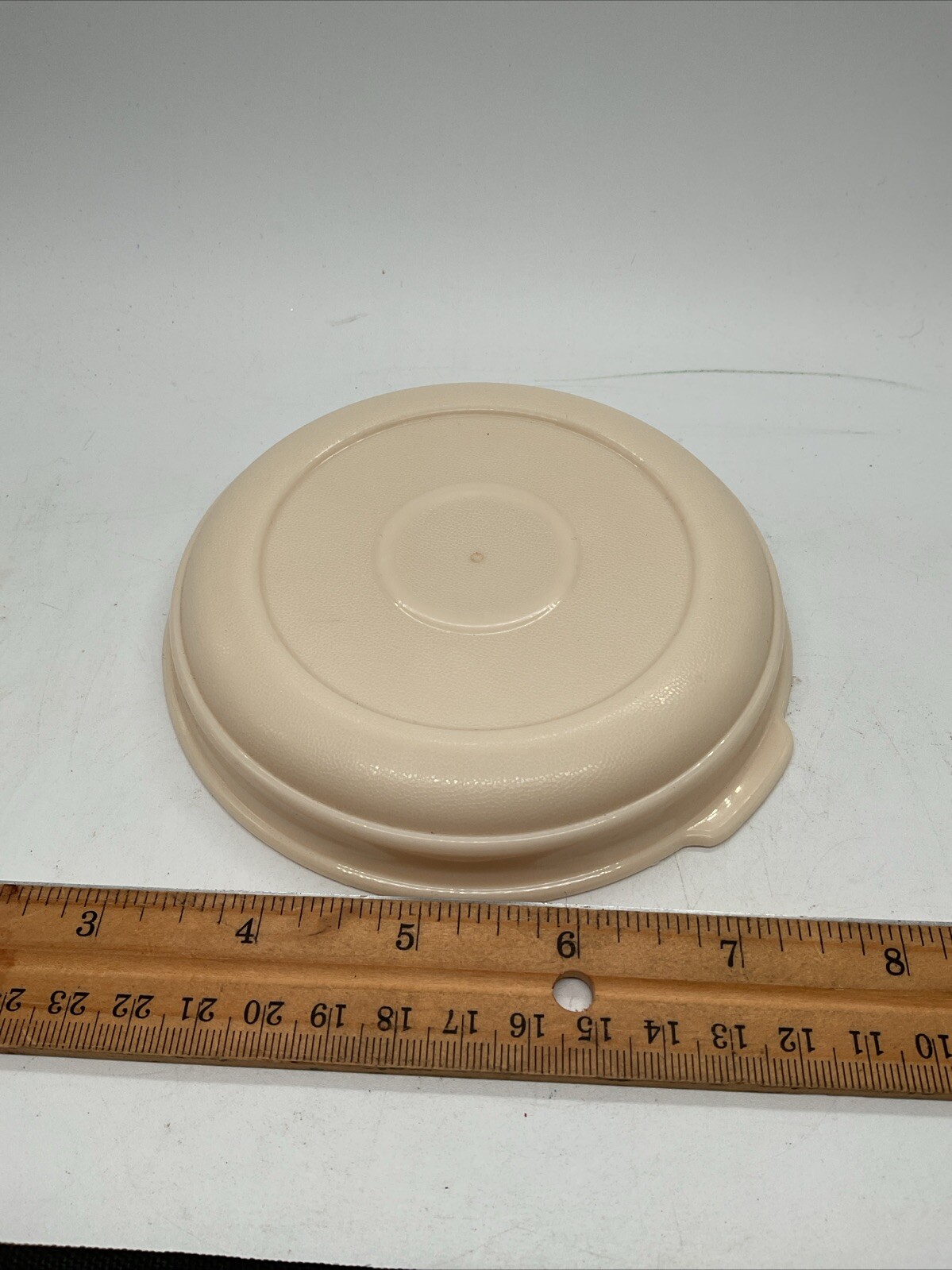 Rubbermaid Servin Saver Replacement Snap Lid – 0019 #7 Round – Almond 4 3/4”