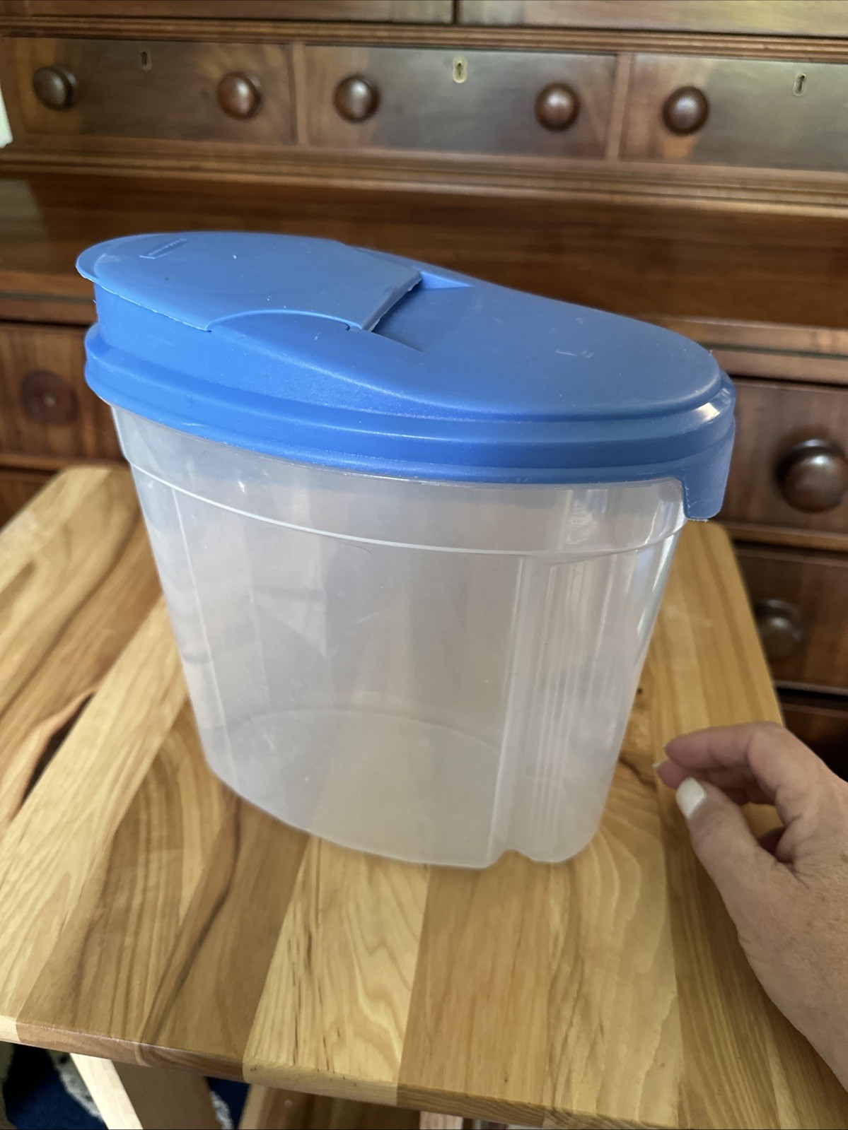 VTG Rubbermaid Servin Saver #4 Cereal Storage/ Pitcher 3.5 Qt BLUE w/Lid