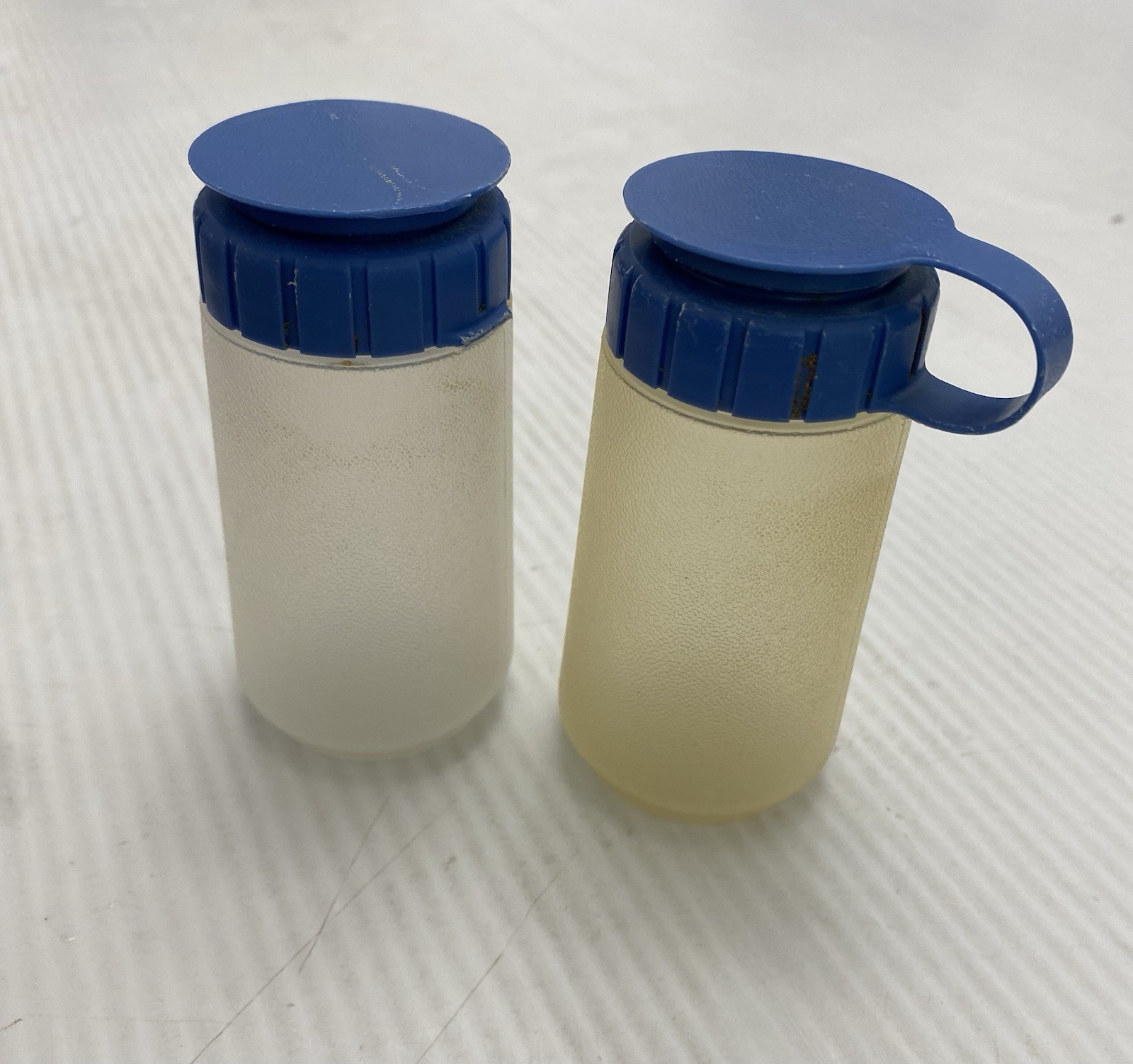Vintage Rubbermaid Servin Saver 4oz Salt and Pepper Bottles Blue Flip Top