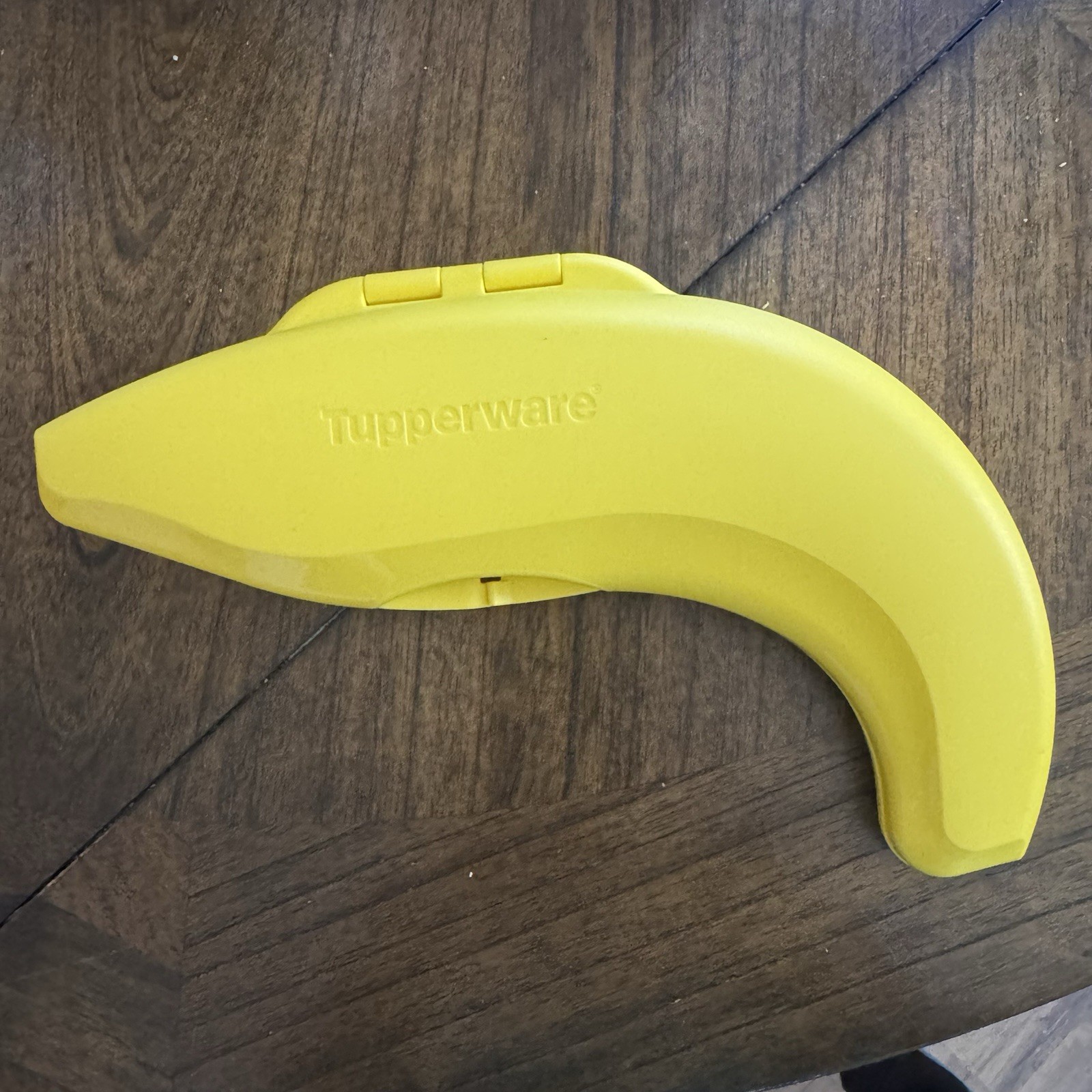 Tupperware Banana Keeper Forget-Me-Not Fruit Storage Container Retro Kitchen