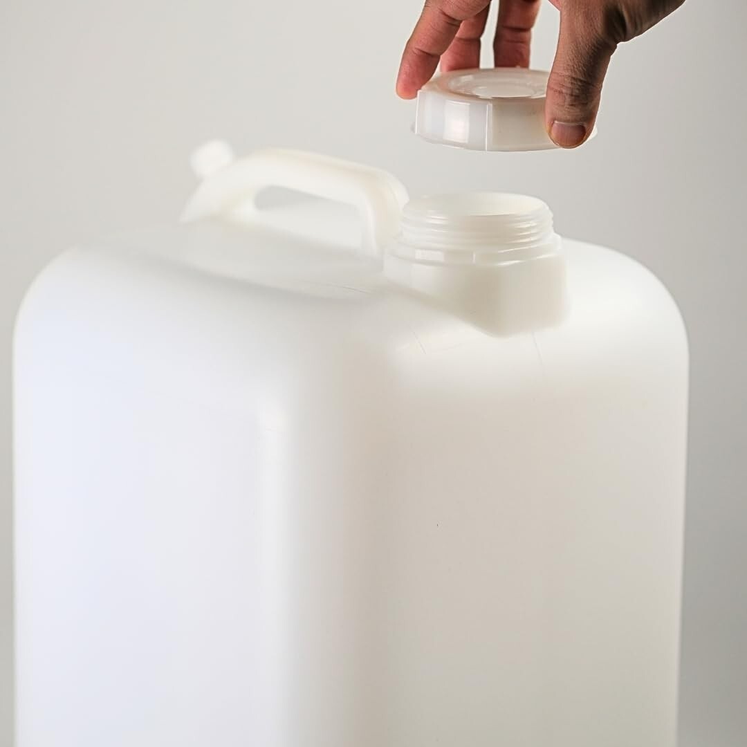 Heavy-Duty 5 Gallon Hedpak with Graduations and Vent Lid for Precision Handling