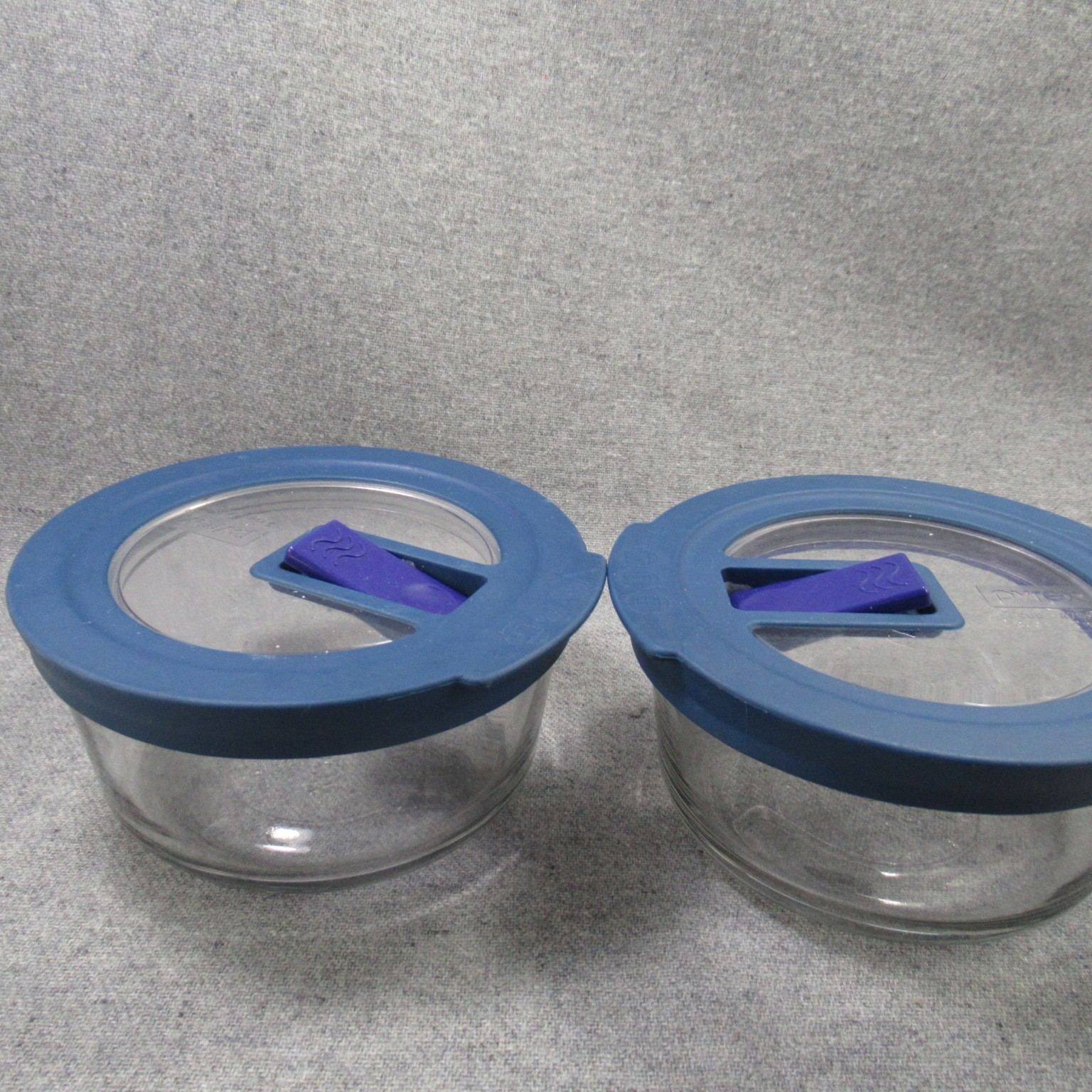 Pyrex 7200 Glass Bowls Vented Blue Lids 2 Cup Storage Lot of 2