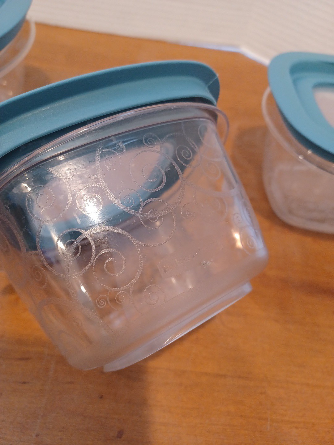 4 Rubbermaid Premier Swirl Food Storage Containers Lids 5c, 2c, 1.25c Teal Blue