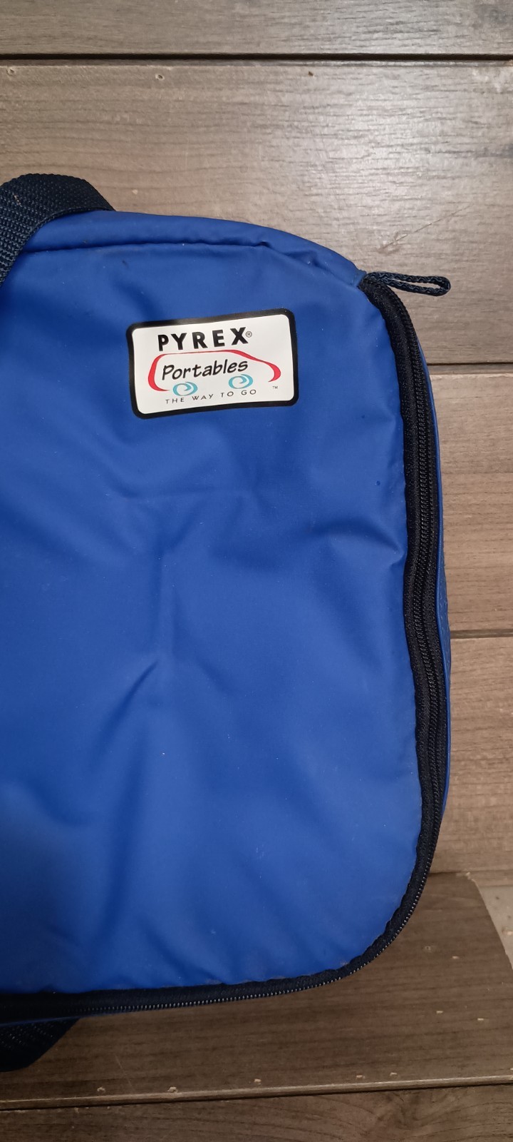 Pyrex Portable The Way To Go Blue 16″x10″x3″ Insulated Carry Bag No Hot Packet