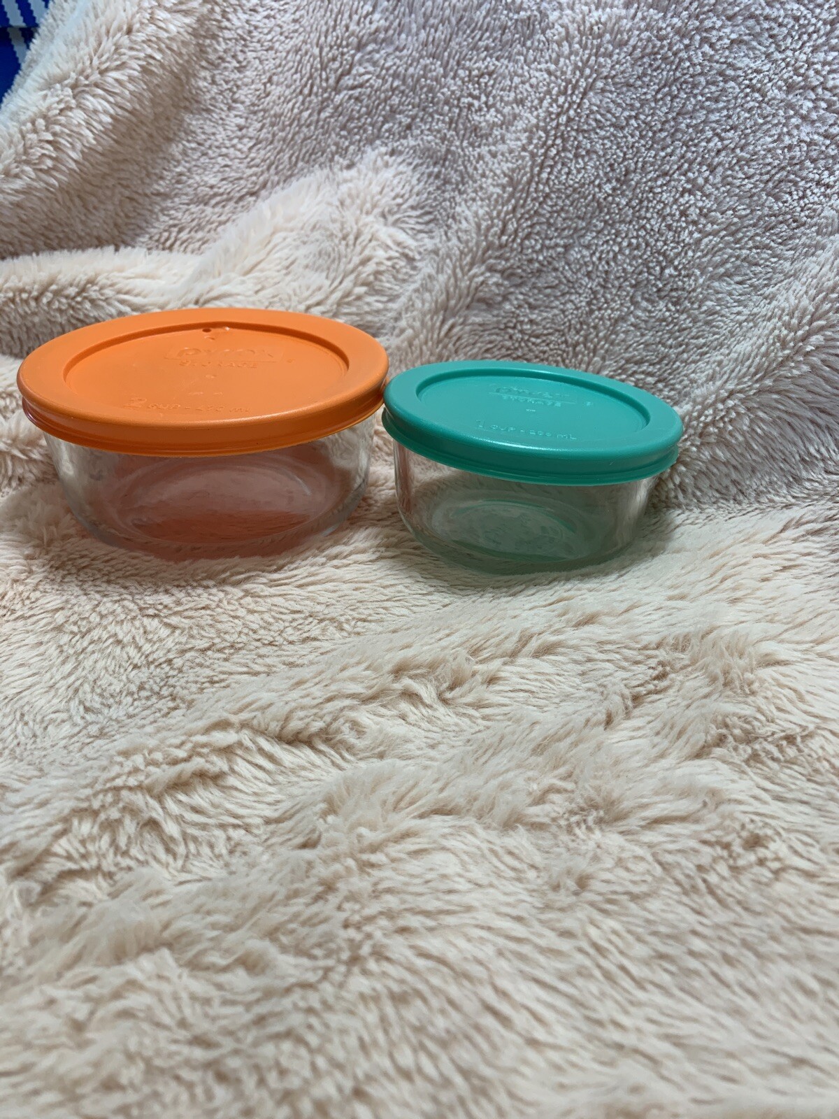 Two Pyrex Storage 7202A And 7200 With Lids