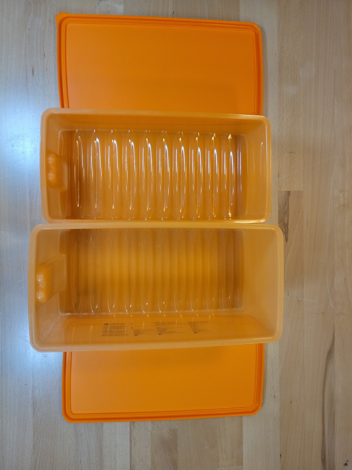 Tupperware Fridge Smart Vented Containers set of 7 with lids orange red