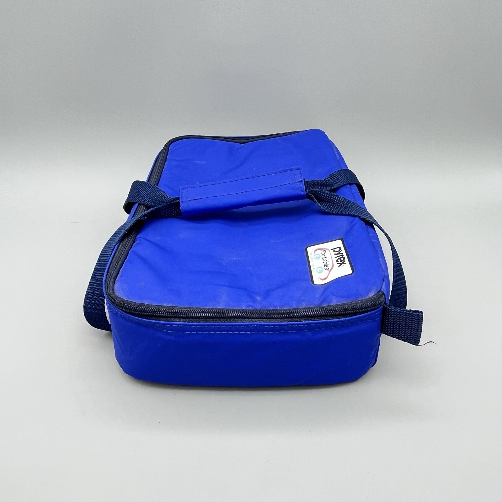 Pyrex Portables The Way to Go Blue Handled 14″x8″ Insulated Carrying Case
