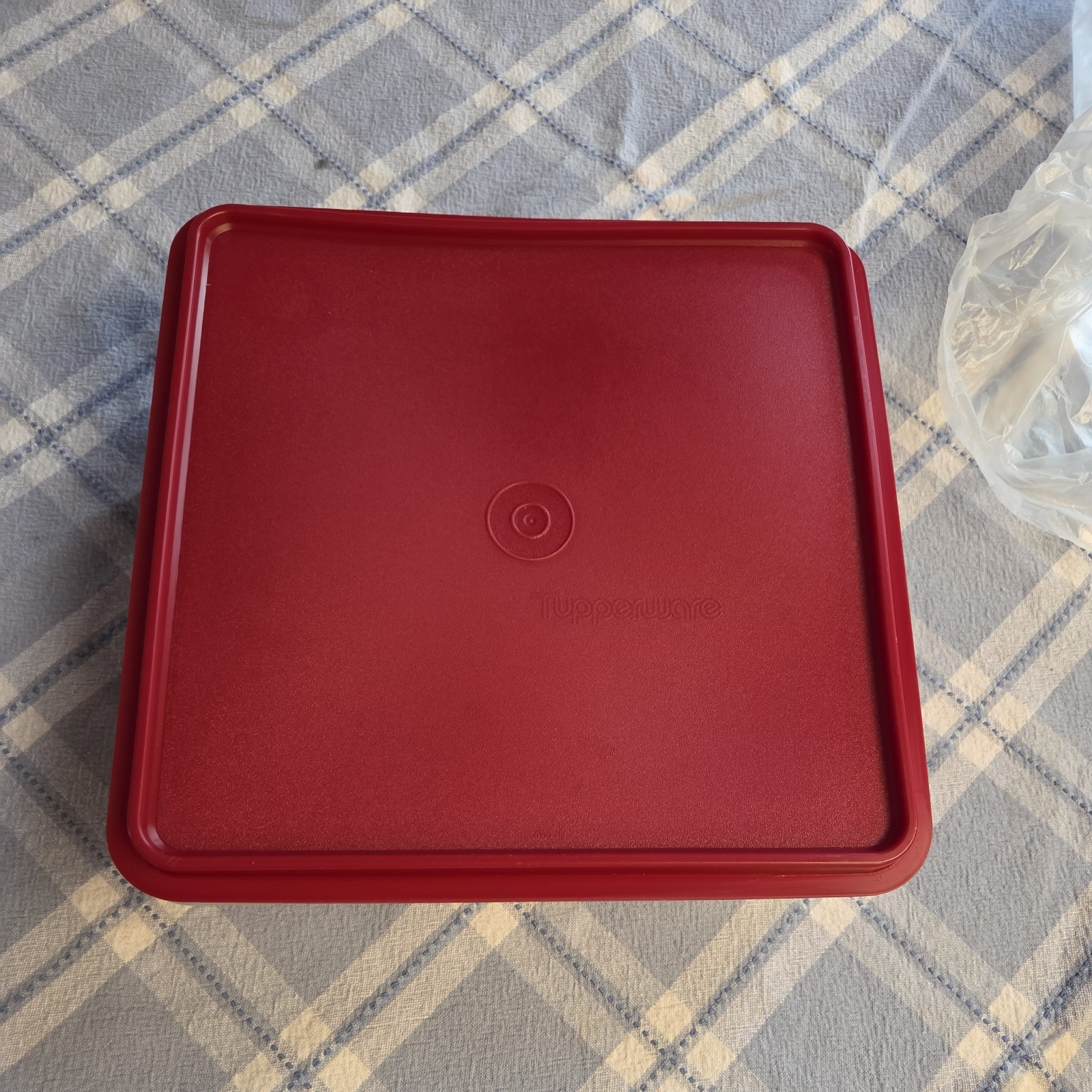 Vintage Tupperware Paprika Red Square Snack Keeper 9 x 9″ #514 Seal / Lid