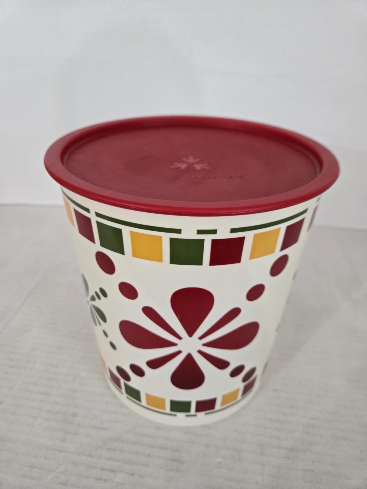 6 Piece Tupperware Happy Hacienda One Touch Canister 5.5L/5 Cup (2) FREE SHIP