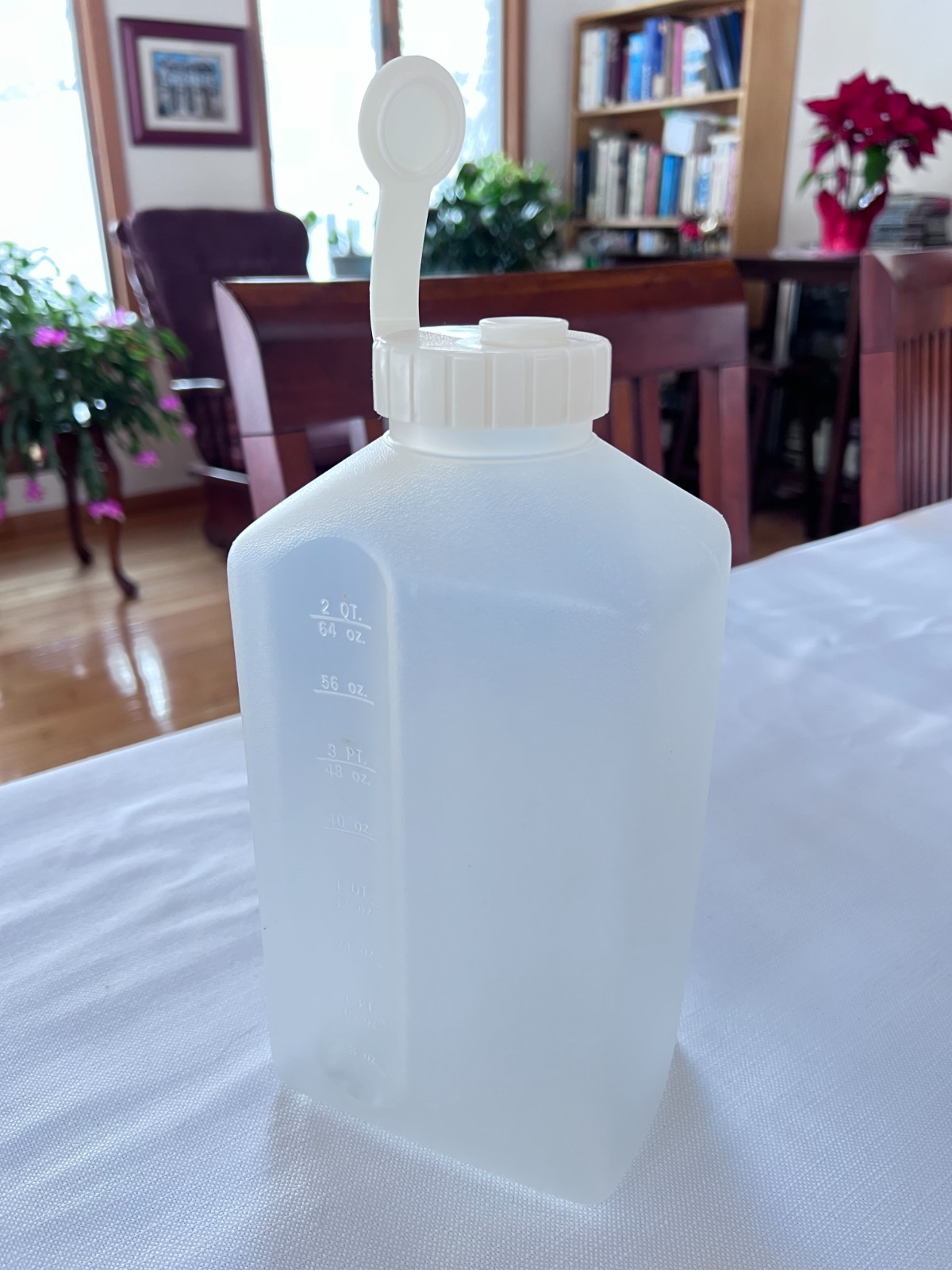 Vintage Rubbermaid 1 QT. 32 OZ. Servin Saver Beverage Container with Flip Top