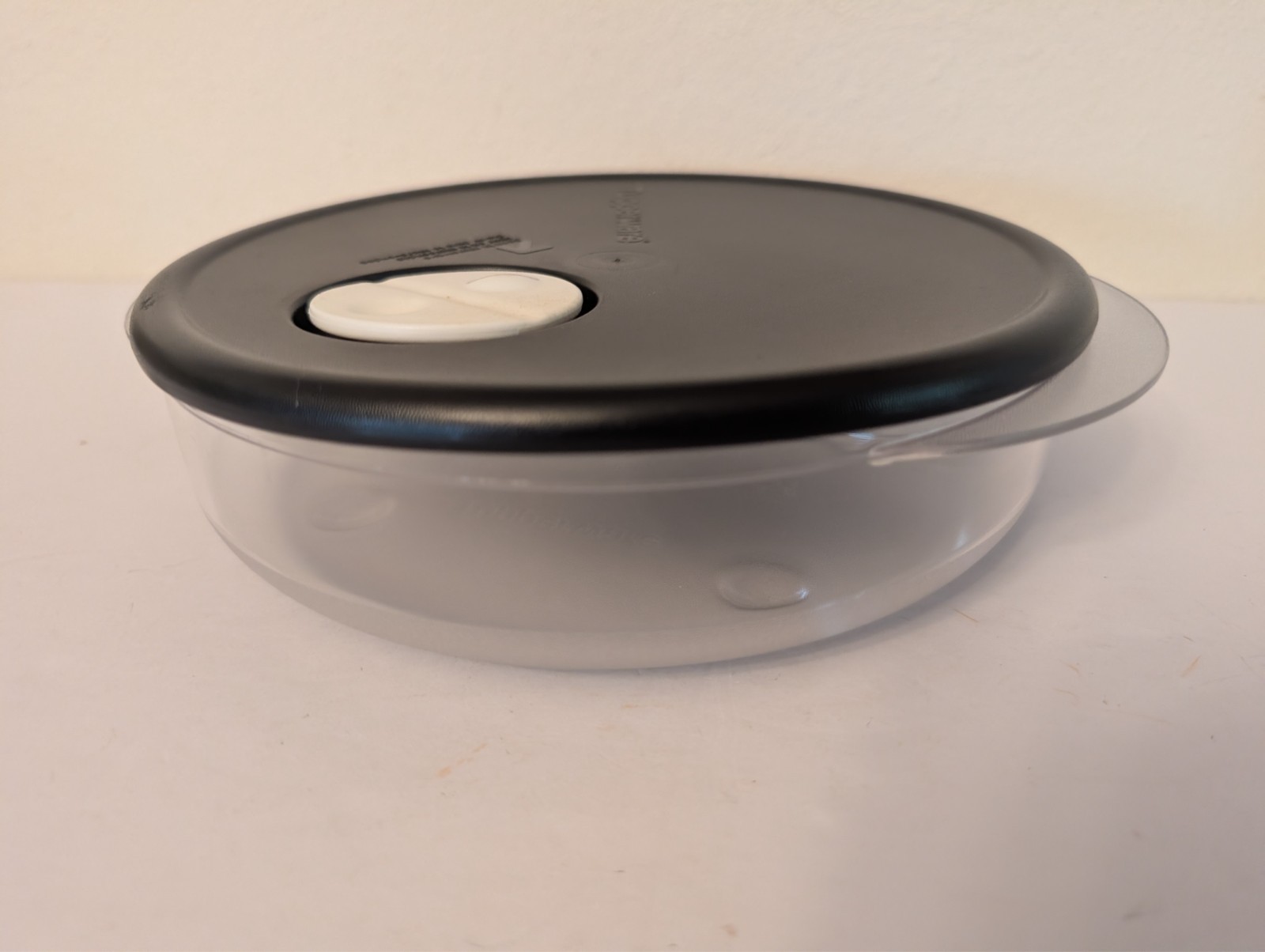 Tupperware Rock-N-Serve Vent Clear Divided 4521 Black Lid 3702 NEW
